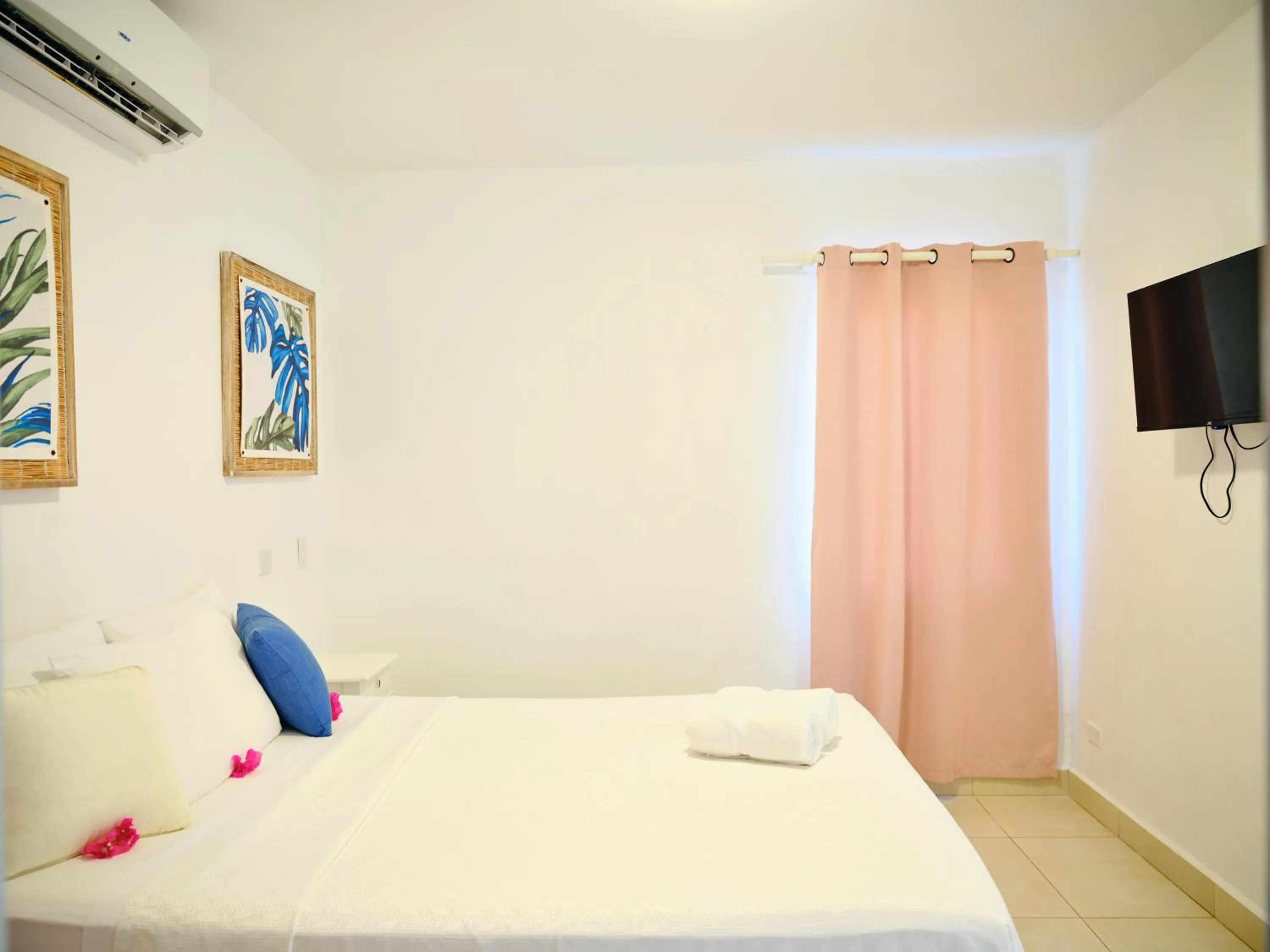 Bedroom, Bed in Ocean Spray Apartments