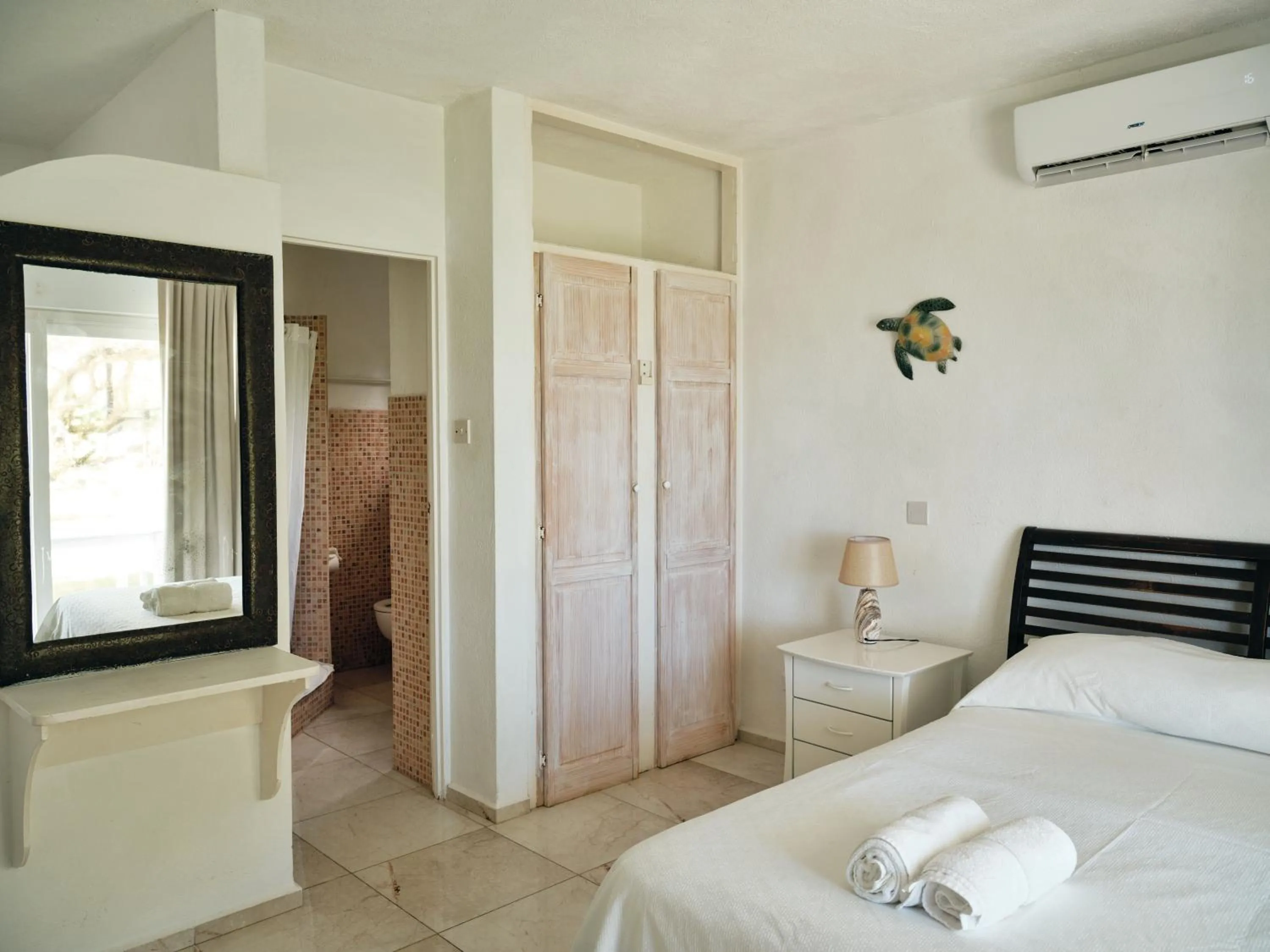 Bedroom, Bed in Ocean Spray Apartments