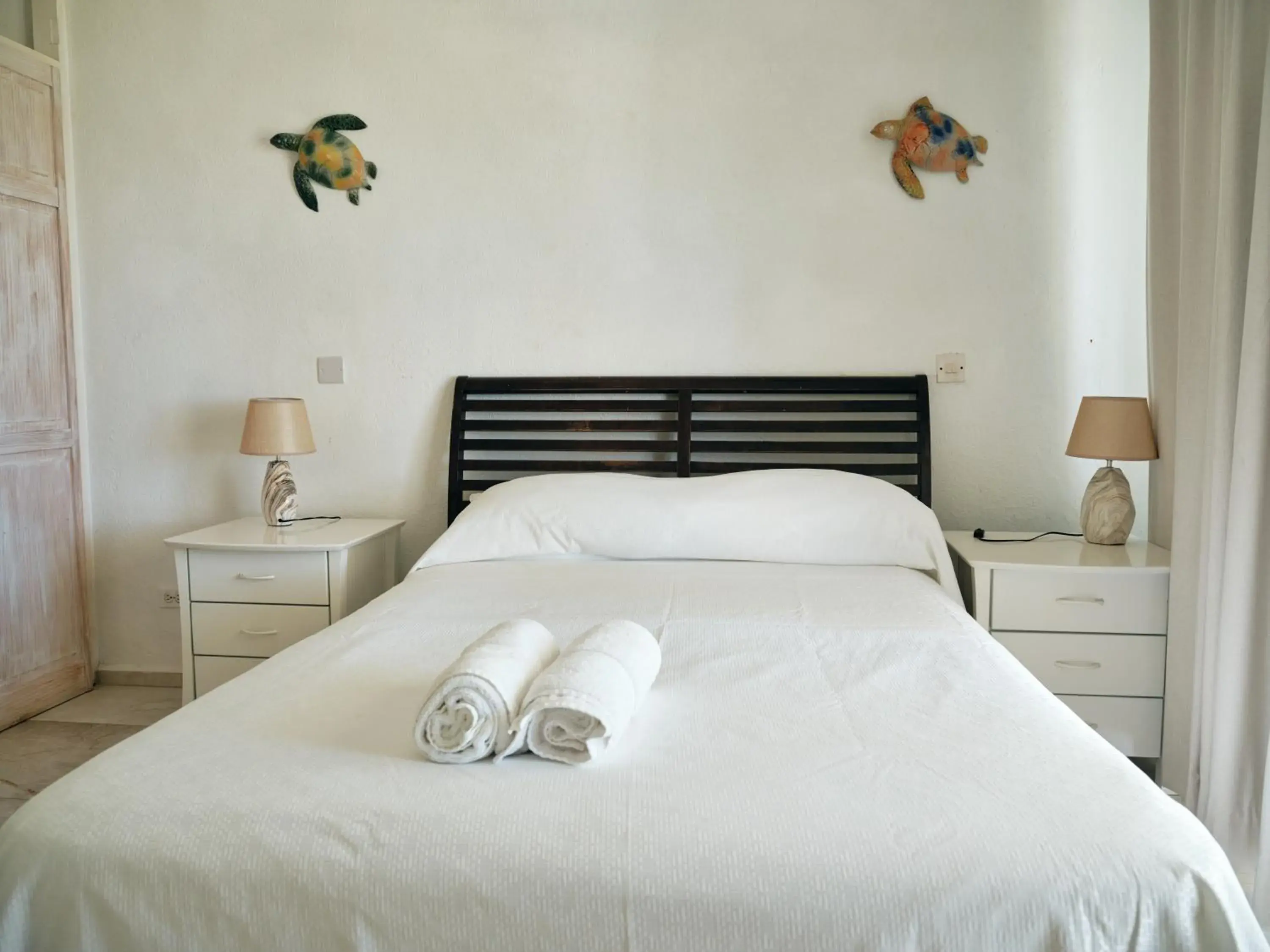 Bedroom, Bed in Ocean Spray Apartments Bedroom, Bed in Ocean Spray Apartments