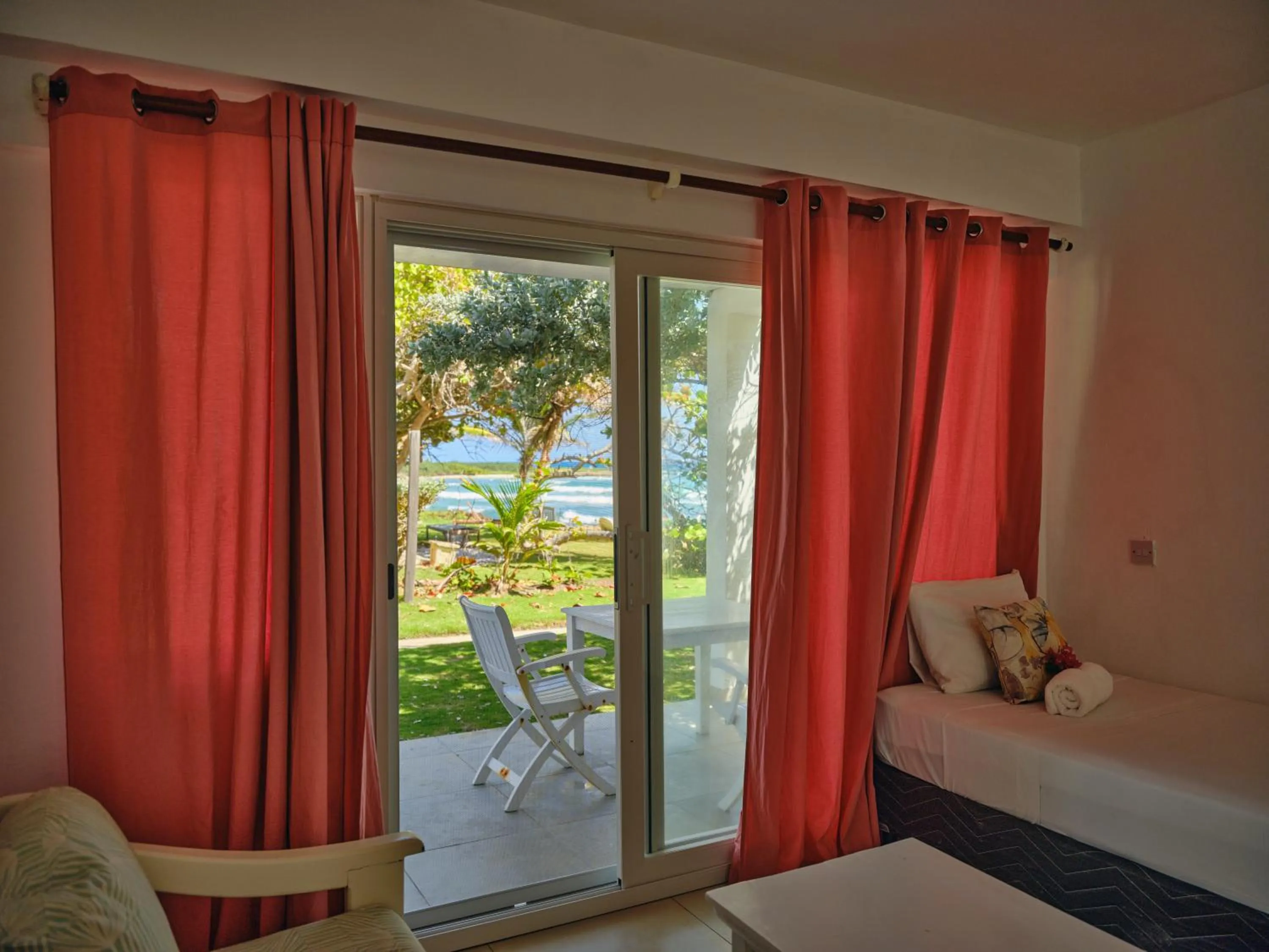 Balcony/Terrace, Bed in Ocean Spray Apartments