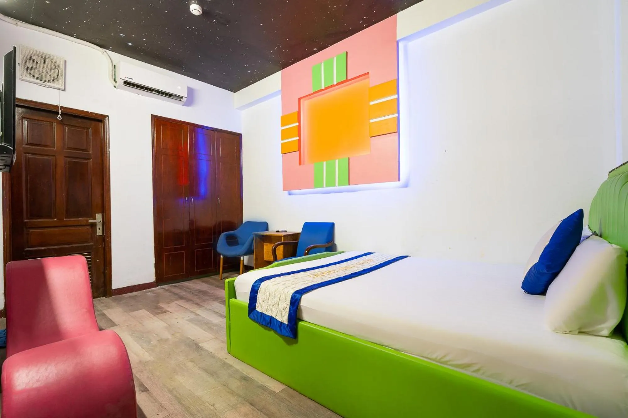 Standard Double Room in Collection O District Tan Phu - Tien Thang Hotel