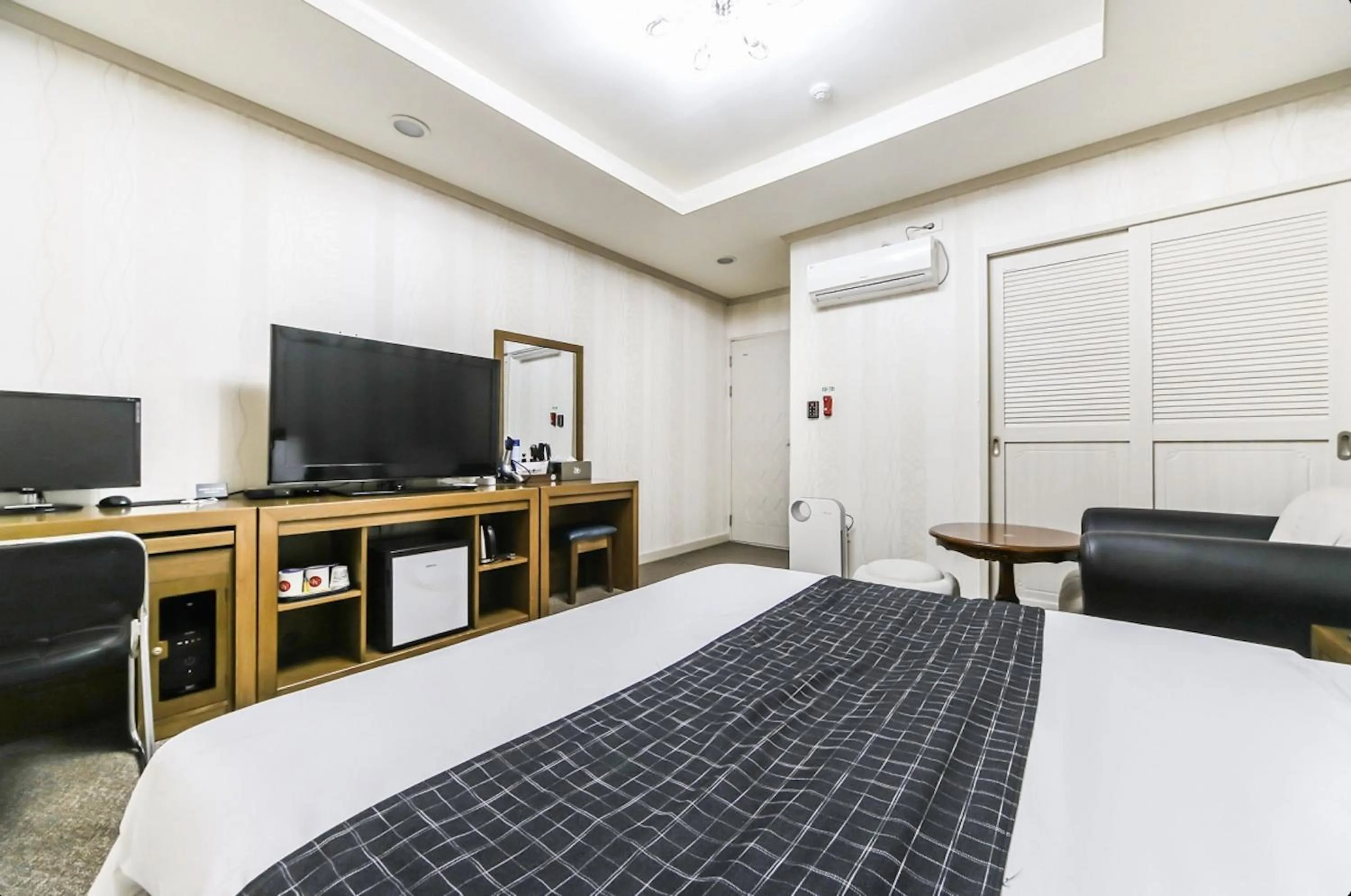 Bed in Modern Business Hotel