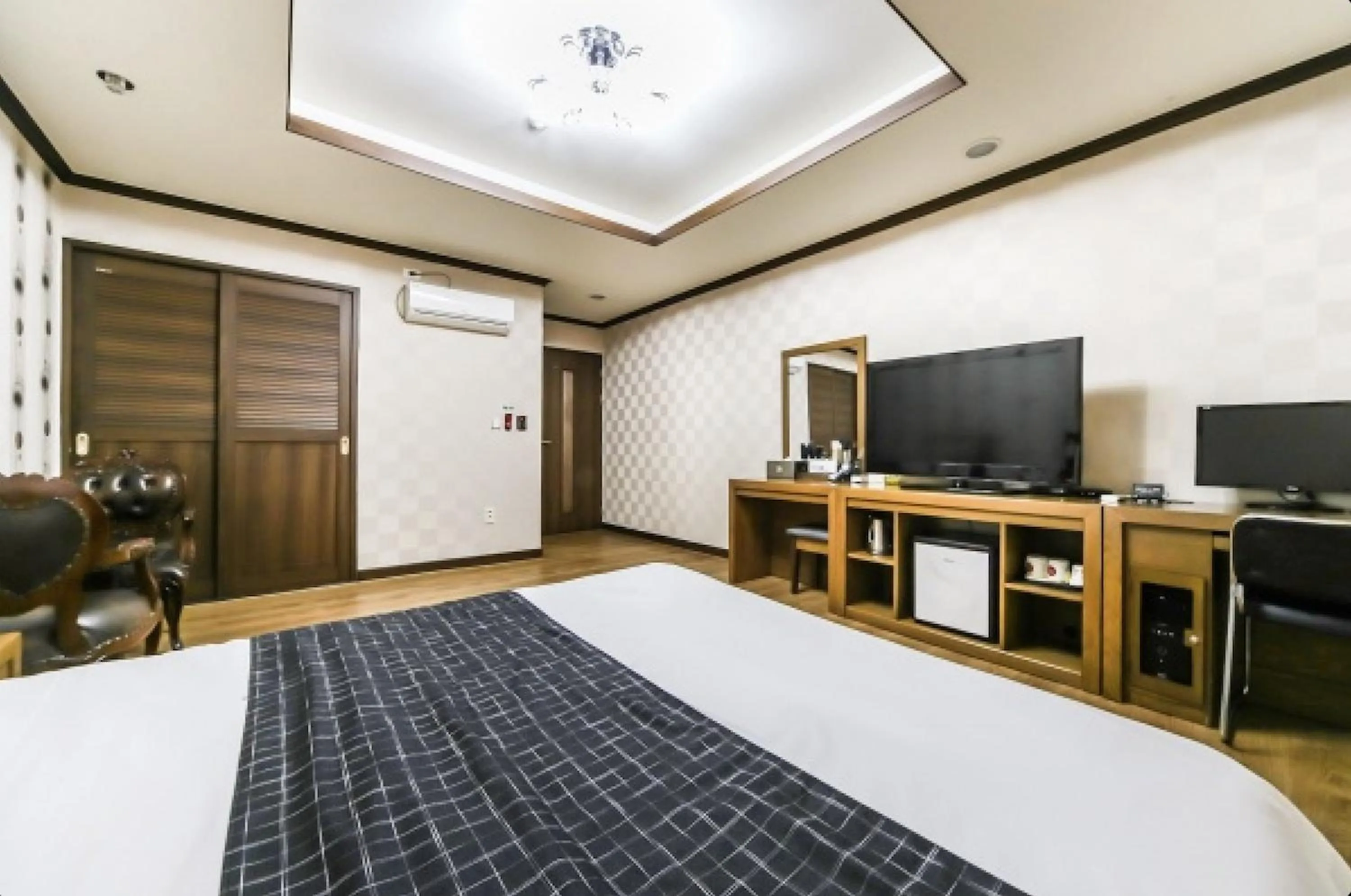 Bed in Modern Business Hotel