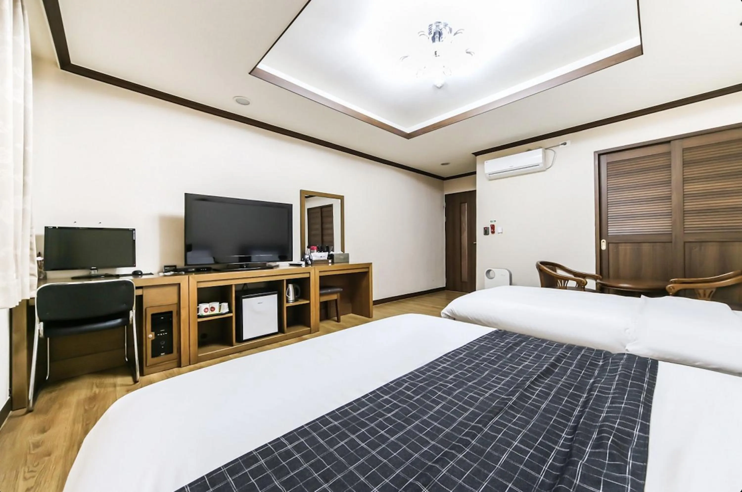 Bed in Modern Business Hotel