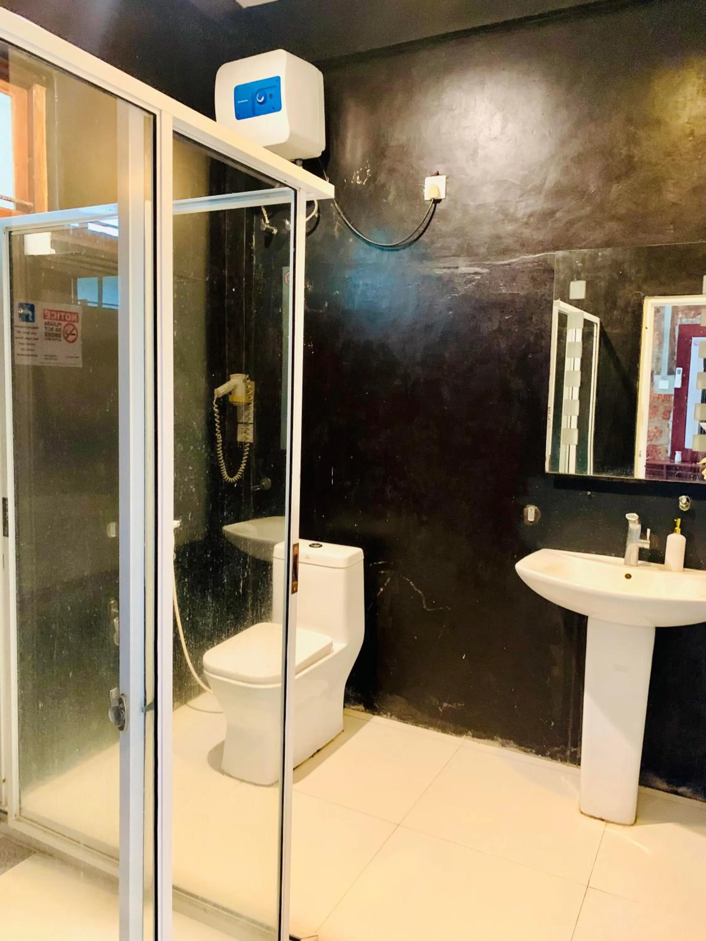 Bathroom in Airport Heritage