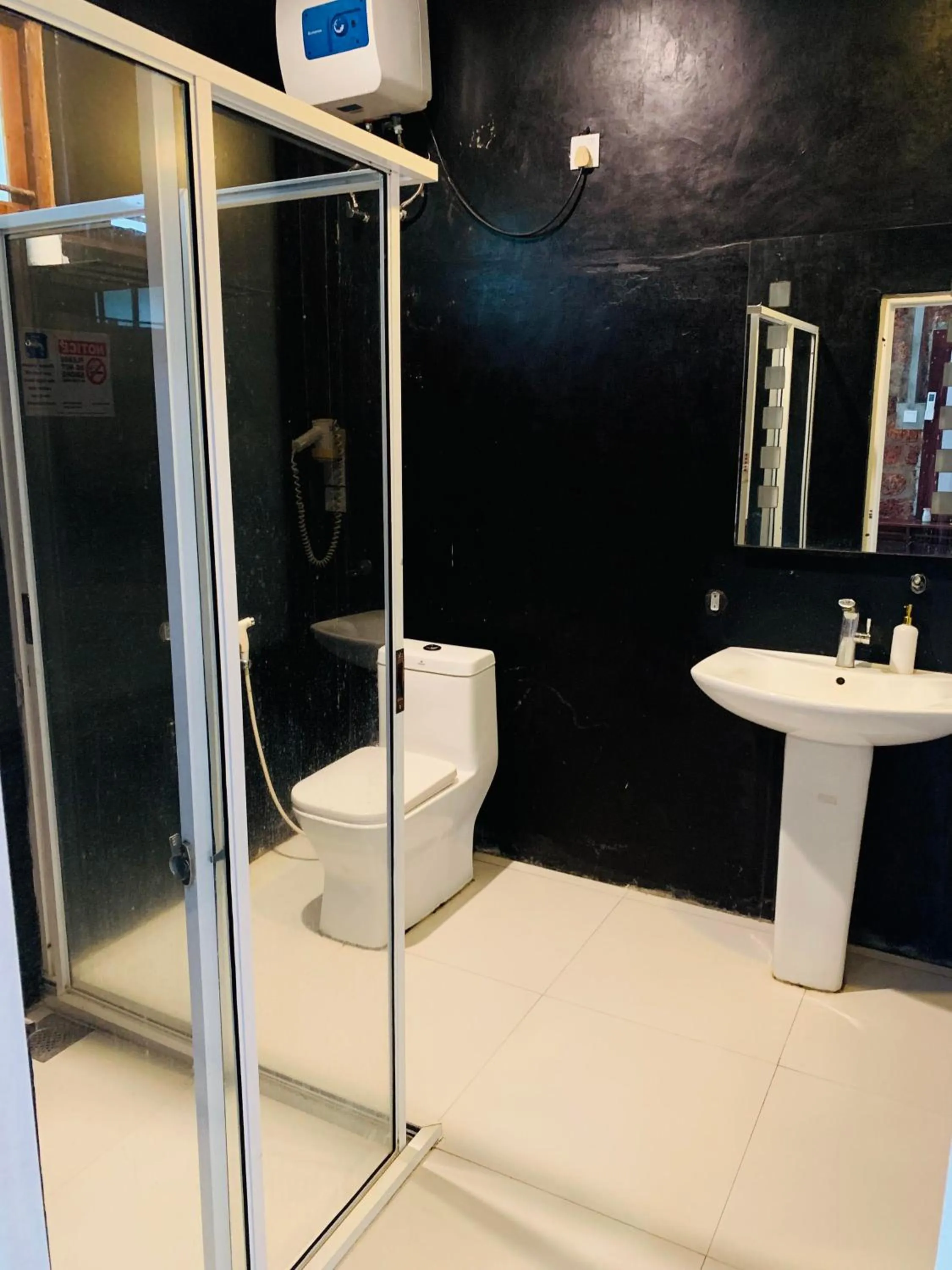 Bathroom in Airport Heritage