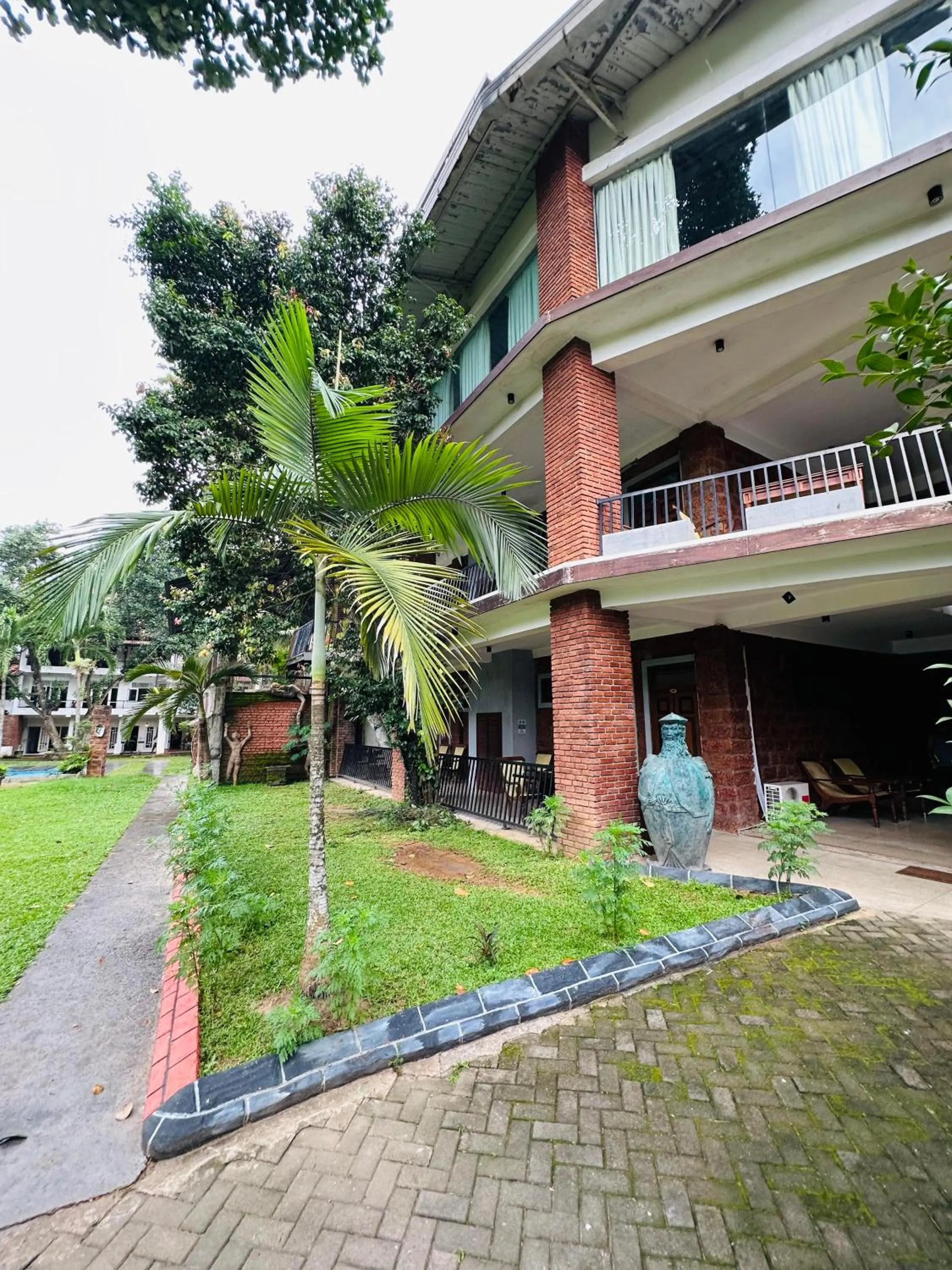 Property building in Airport Heritage