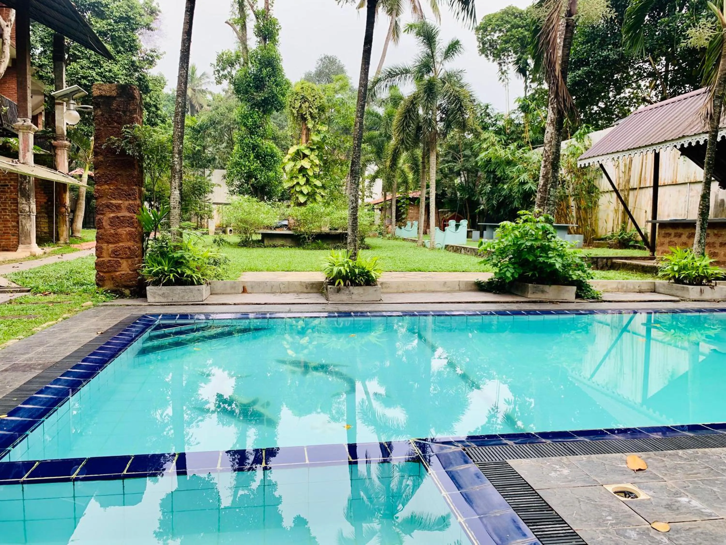 Swimming pool in Airport Heritage