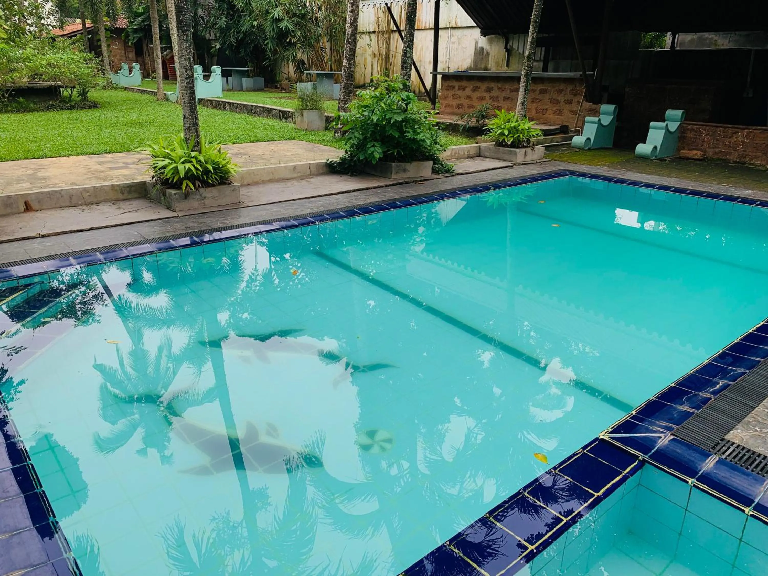 Swimming pool in Airport Heritage