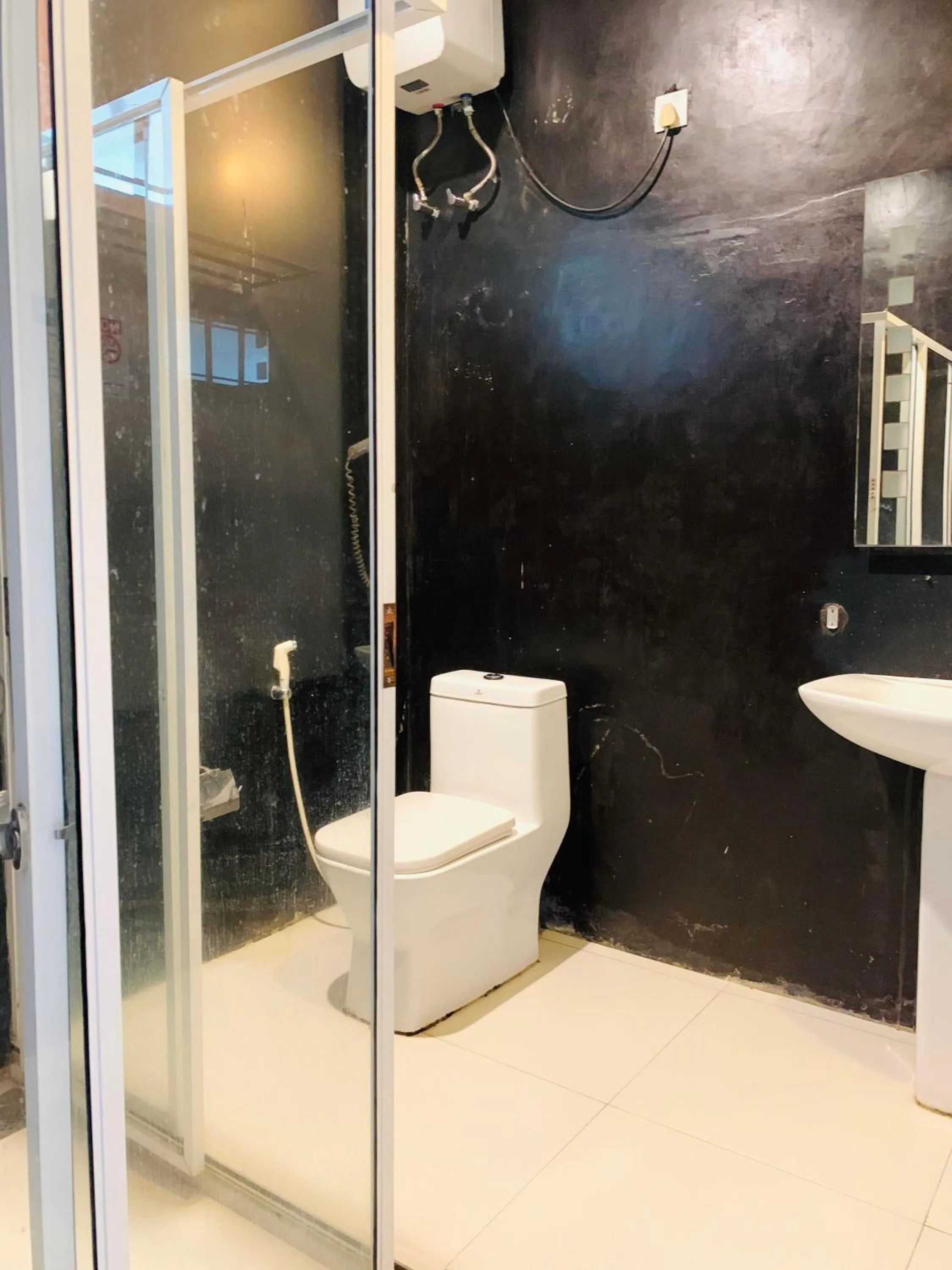 Bathroom in Airport Heritage