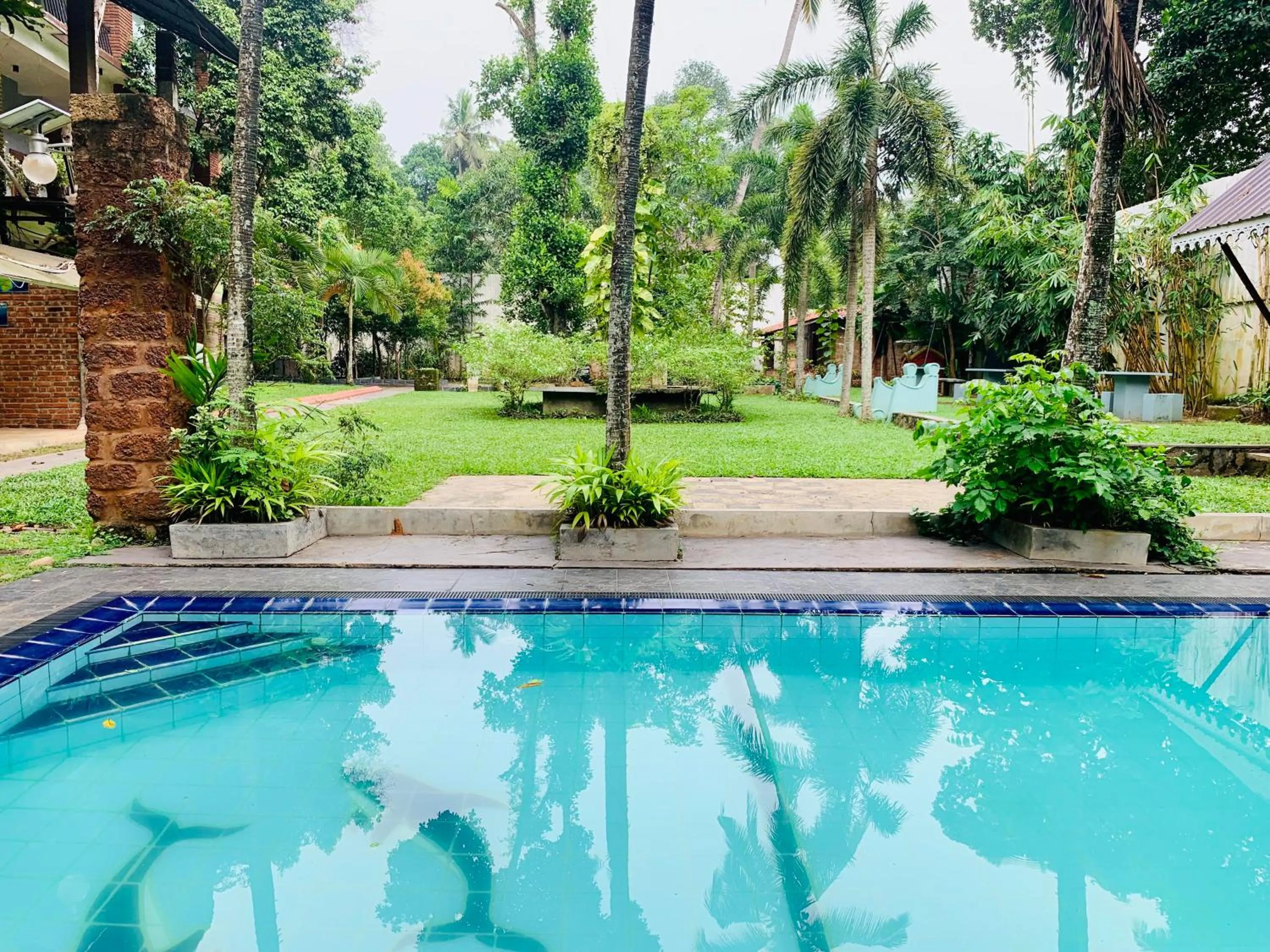 Swimming pool in Airport Heritage
