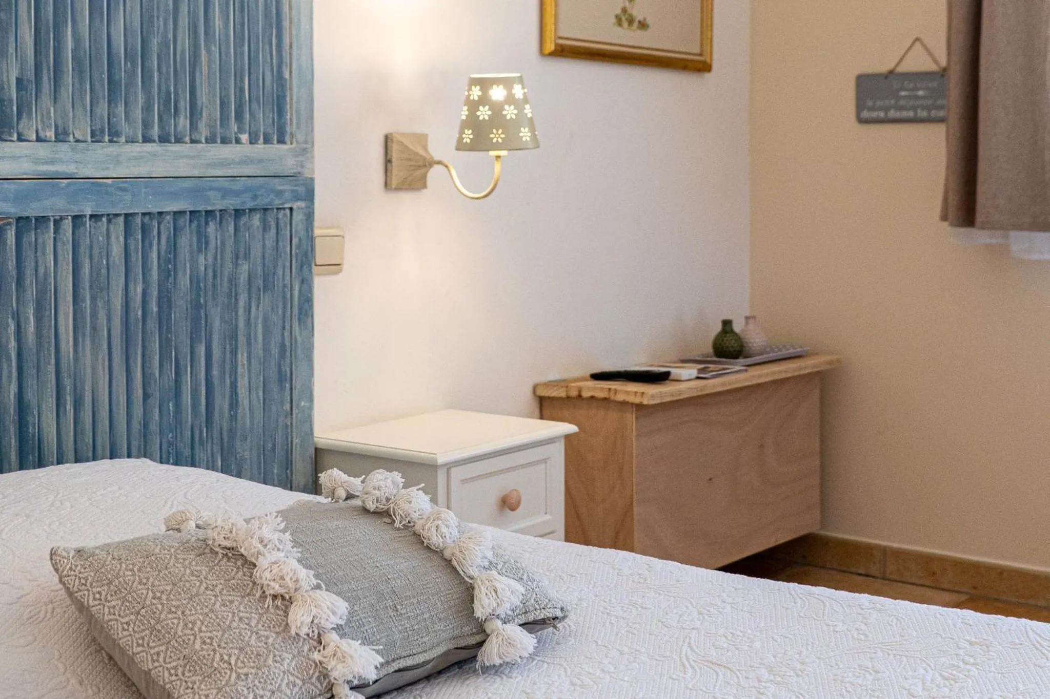 Living room, Bed in Le Mas Du Loup