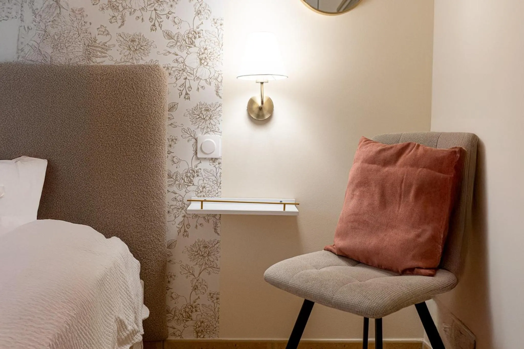 Living room, Bed in Le Mas Du Loup
