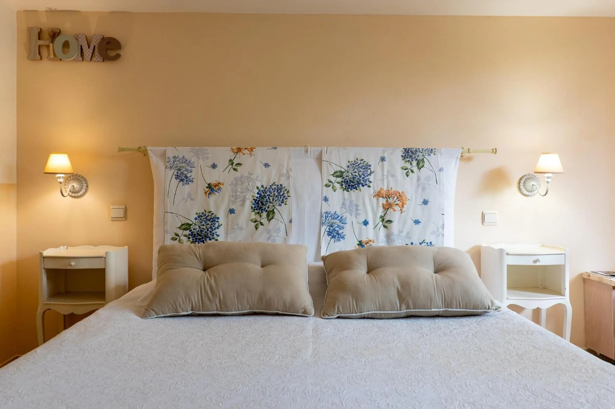 Living room, Bed in Le Mas Du Loup
