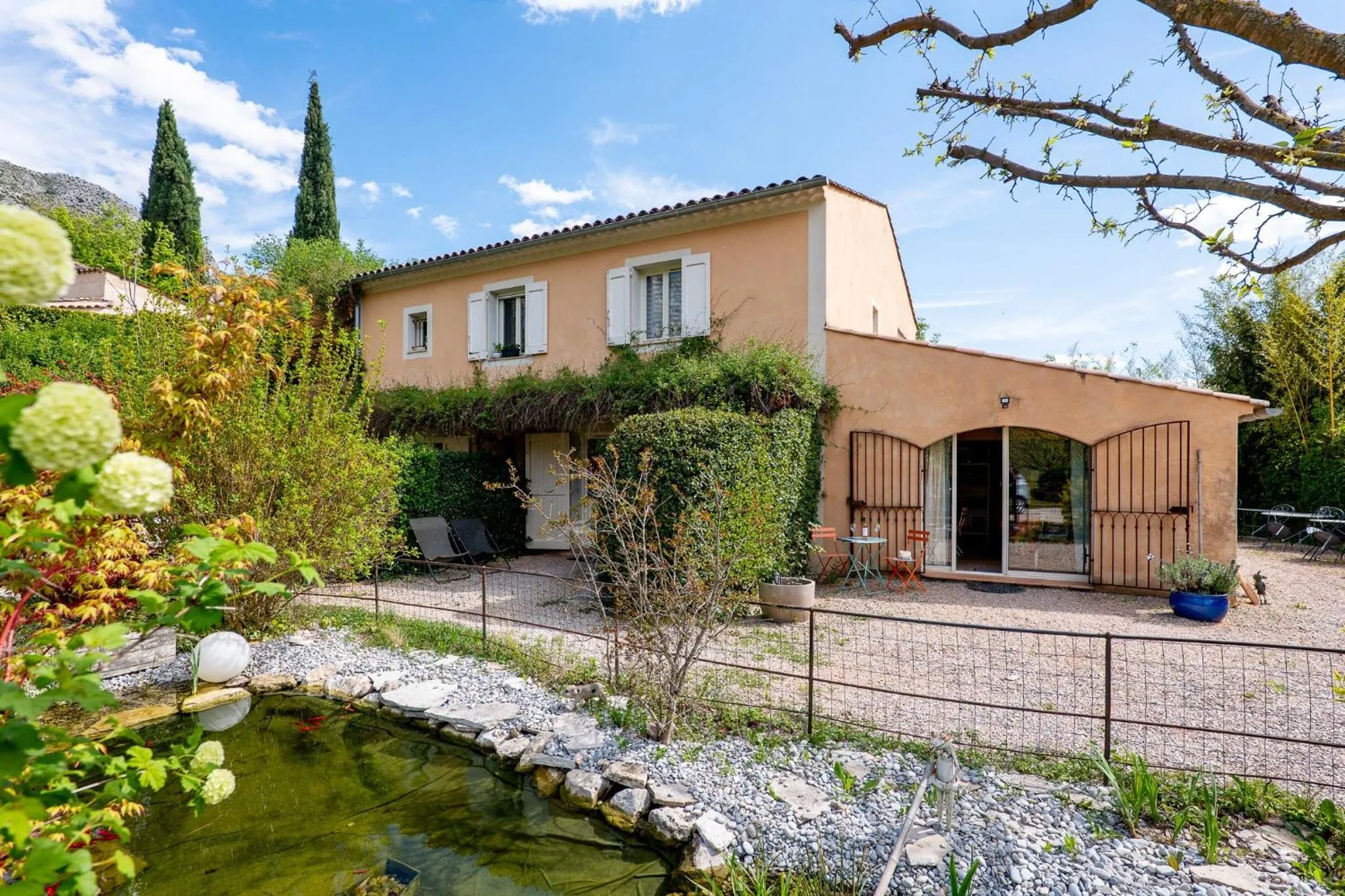 Property building in Le Mas Du Loup