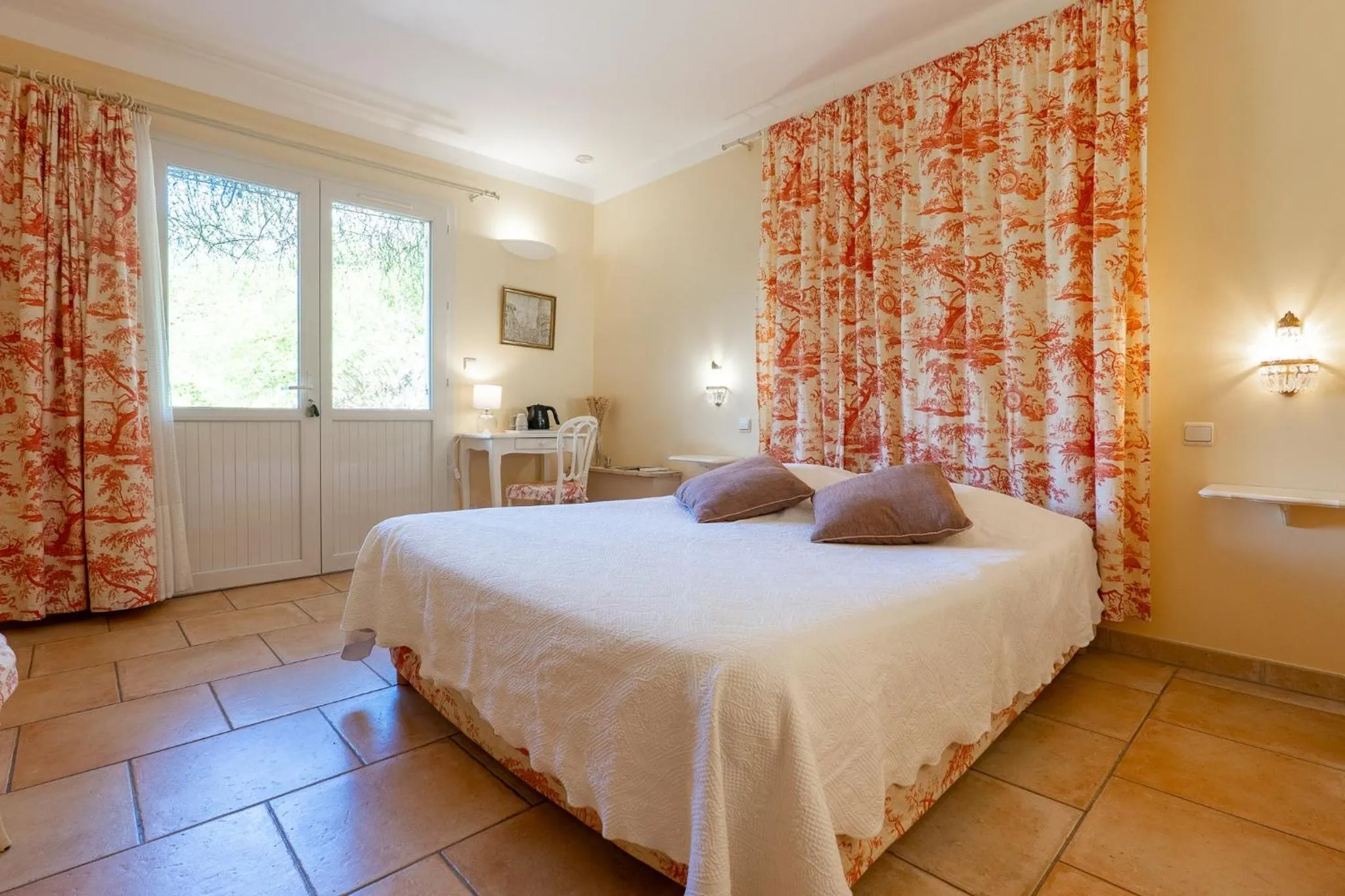 Living room, Bed in Le Mas Du Loup