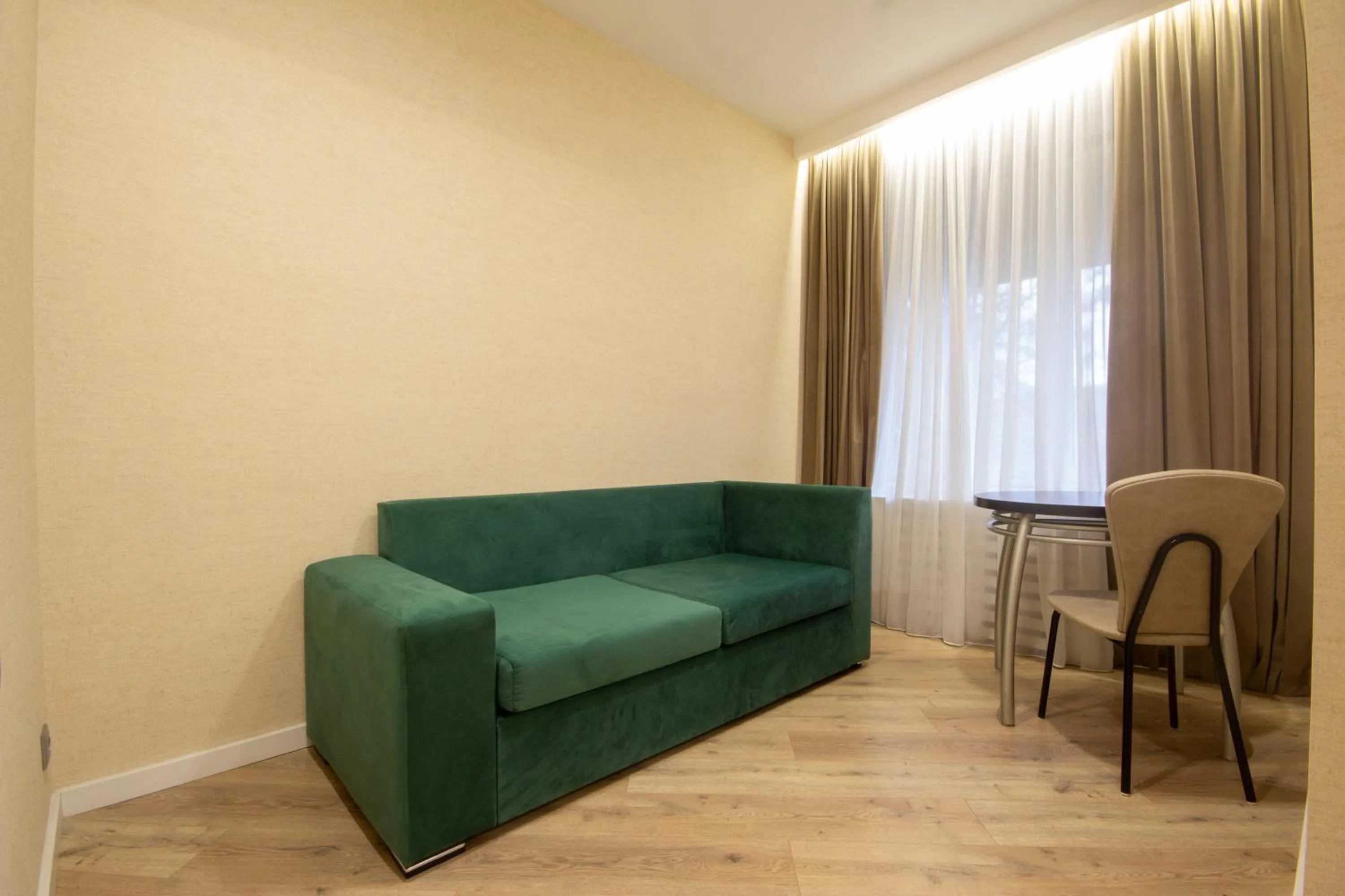 Seating area in Kinor David Glatt Kosher Hotel