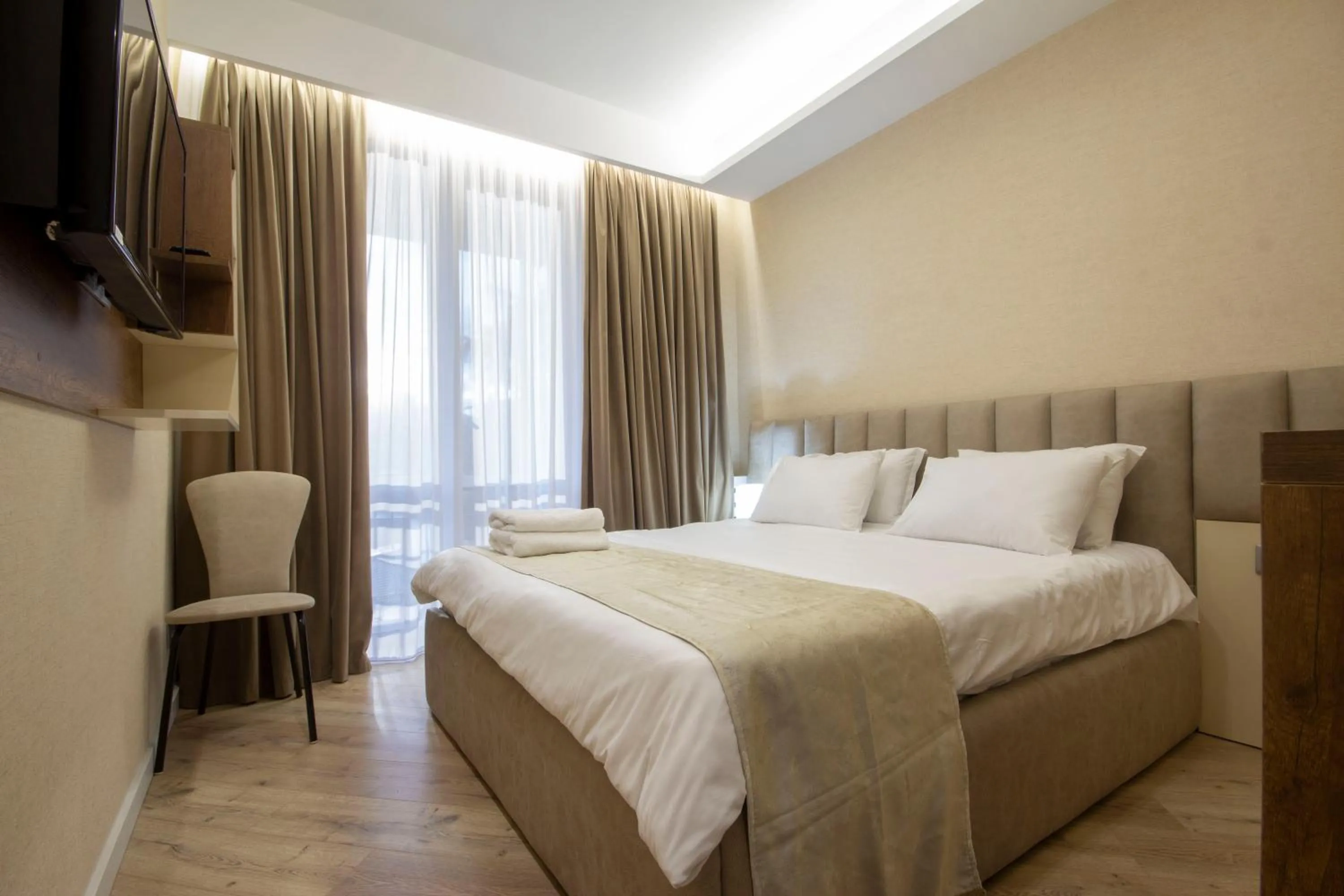 Bedroom, Bed in Kinor David Glatt Kosher Hotel