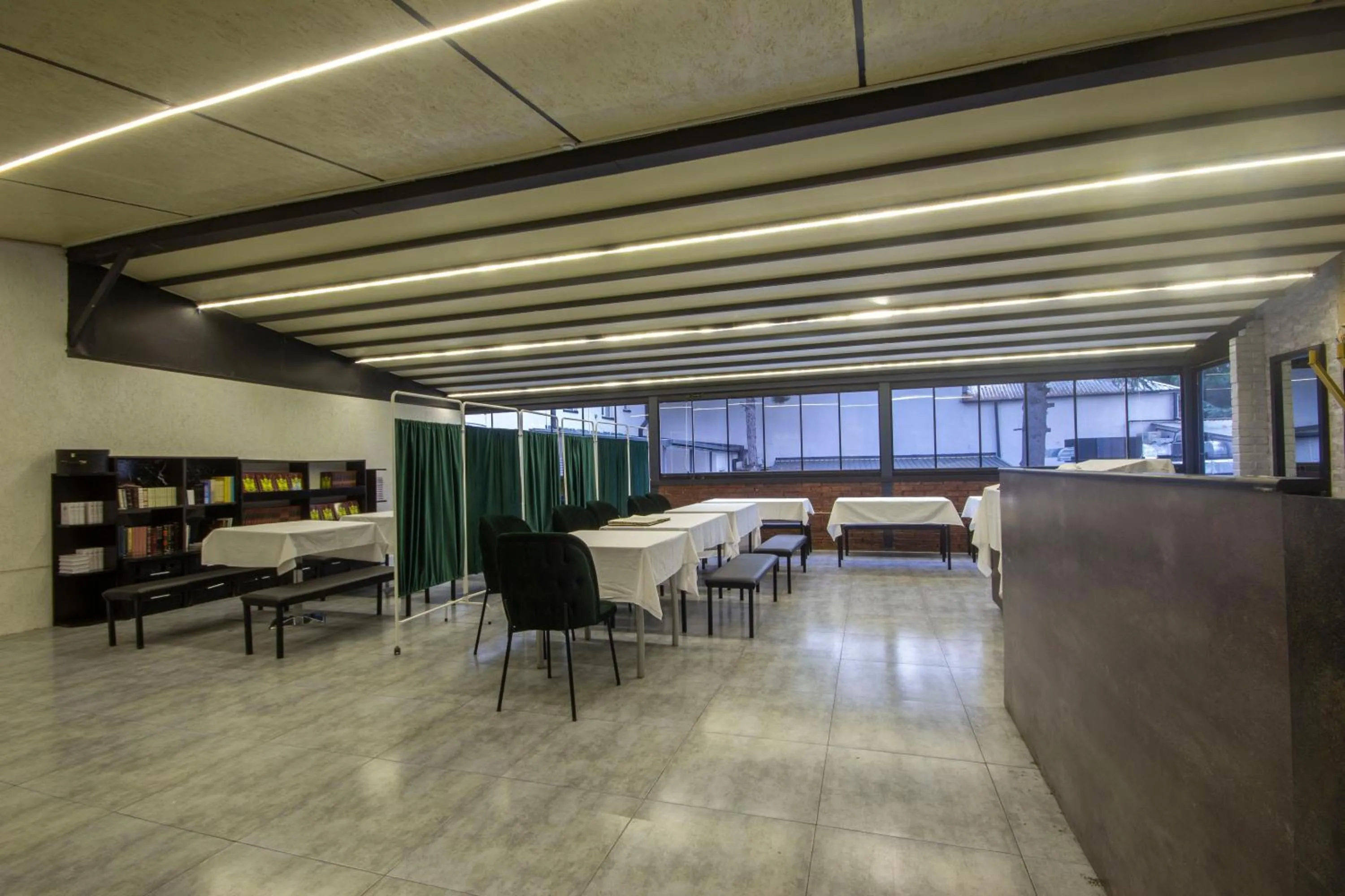 Seating area in Kinor David Glatt Kosher Hotel
