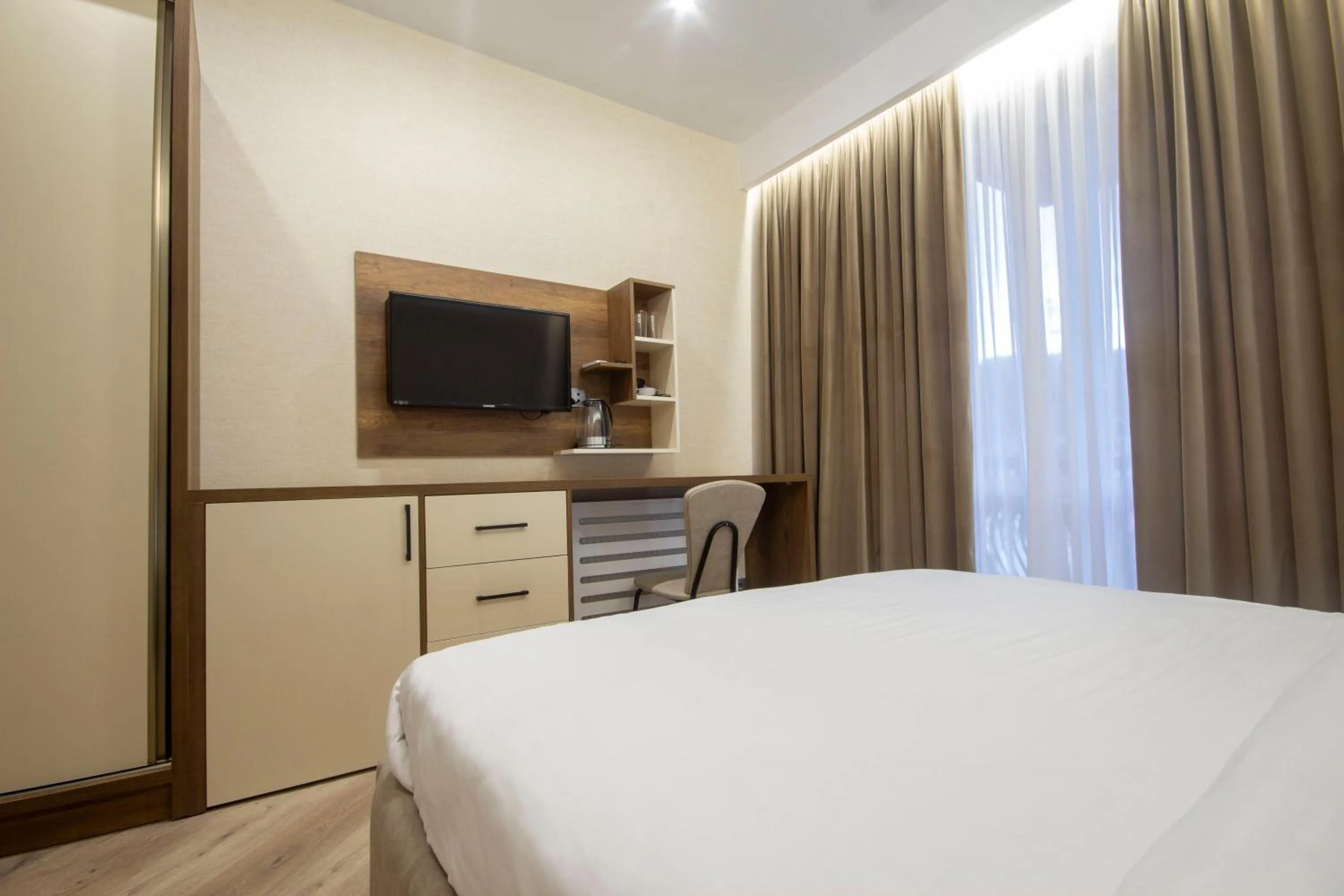 Bedroom, Bed in Kinor David Glatt Kosher Hotel