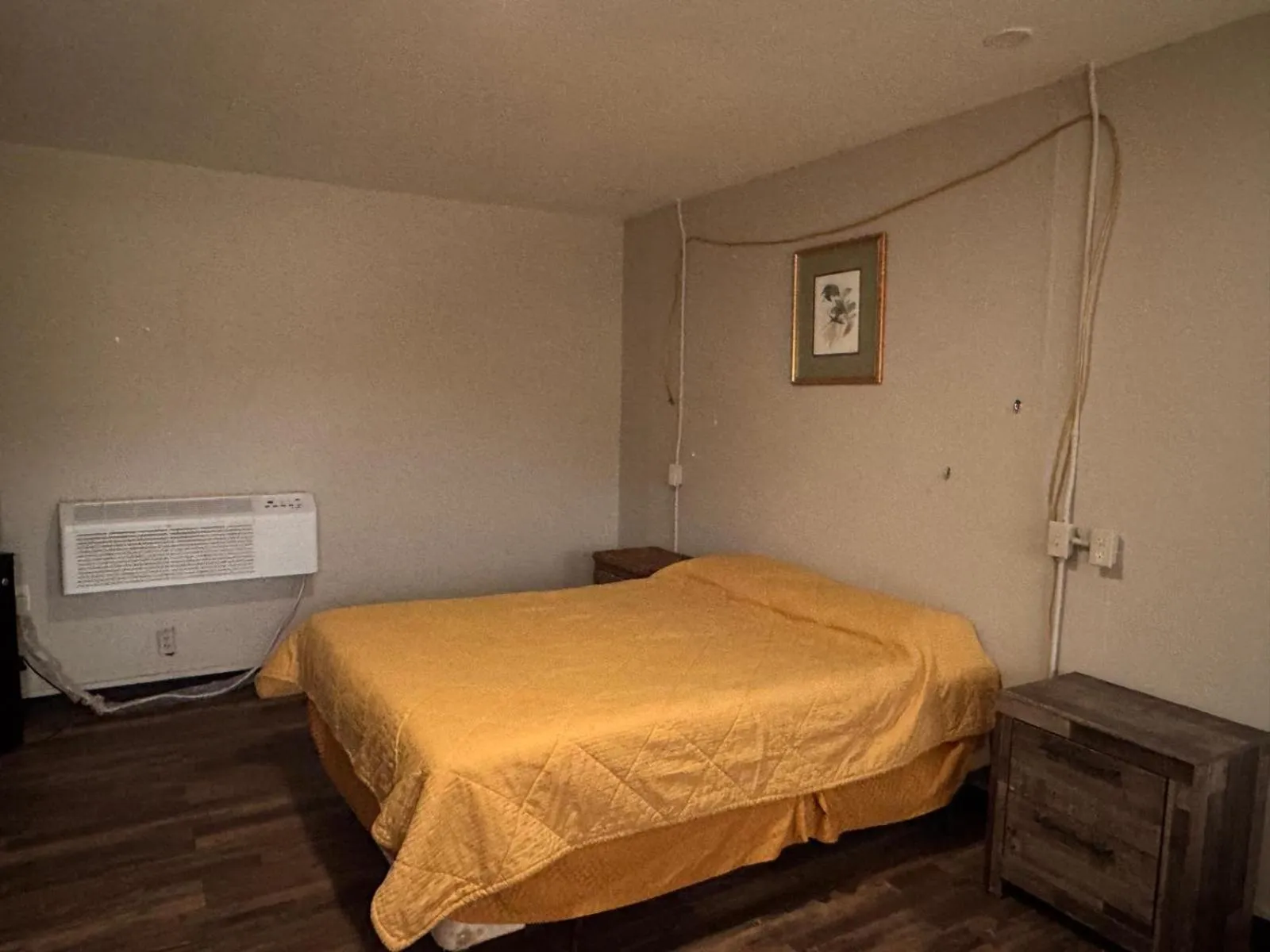 Bedroom, Bed in Walkers Inn Dothan by Hotel O