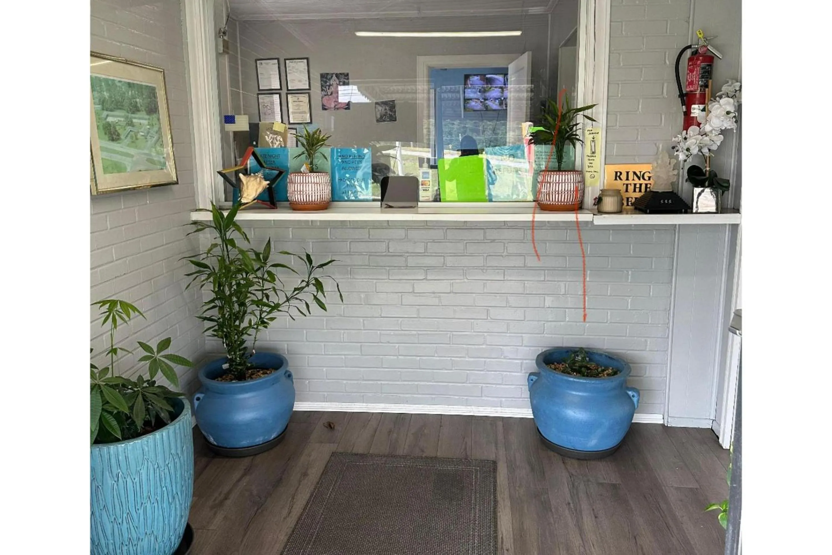 Lobby or reception in Walkers Inn Dothan by Hotel O