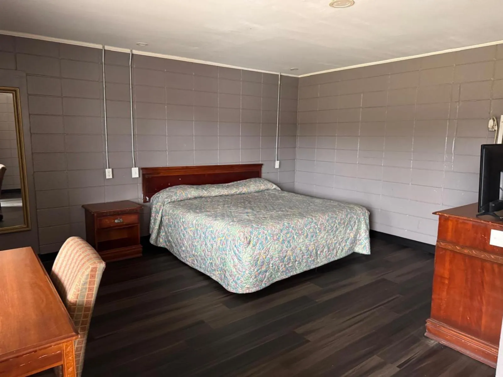 Bedroom, Bed in Walkers Inn Dothan by Hotel O