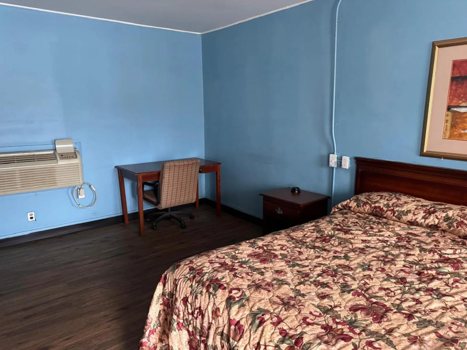 Bedroom, Bed in Walkers Inn Dothan by Hotel O