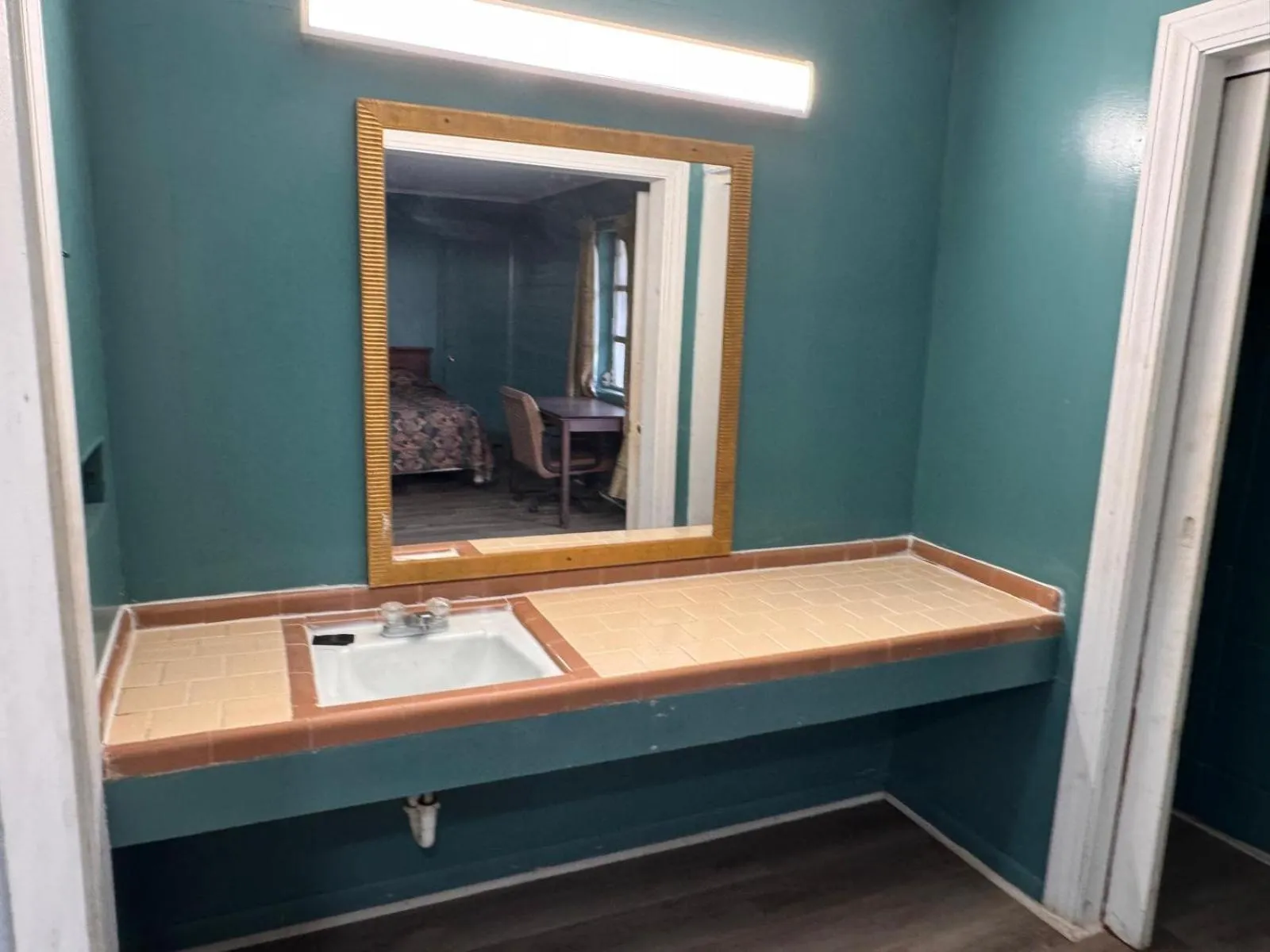 Bathroom in Walkers Inn Dothan by Hotel O