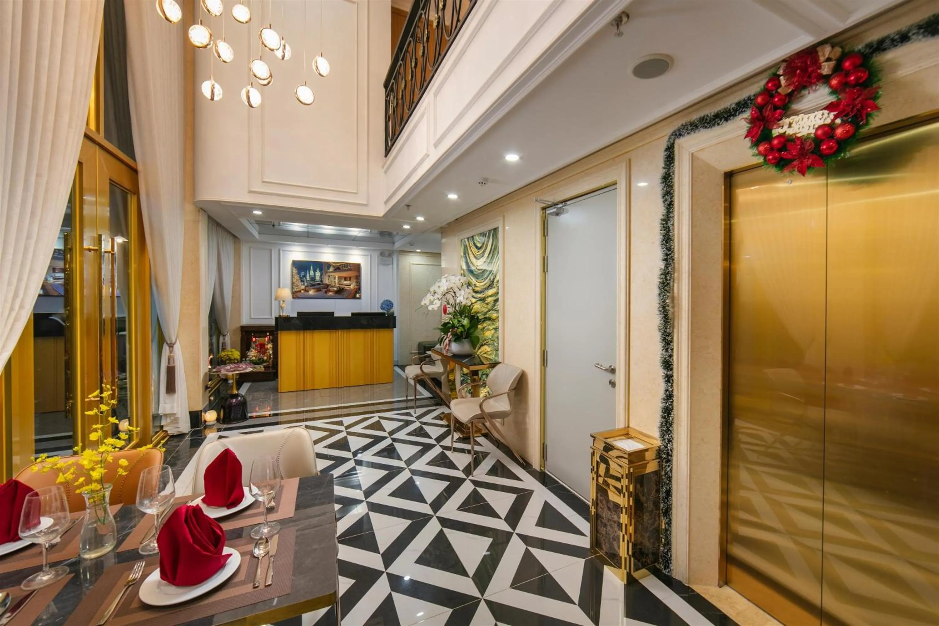 elevator in Dong Xuan Boutique Hotel