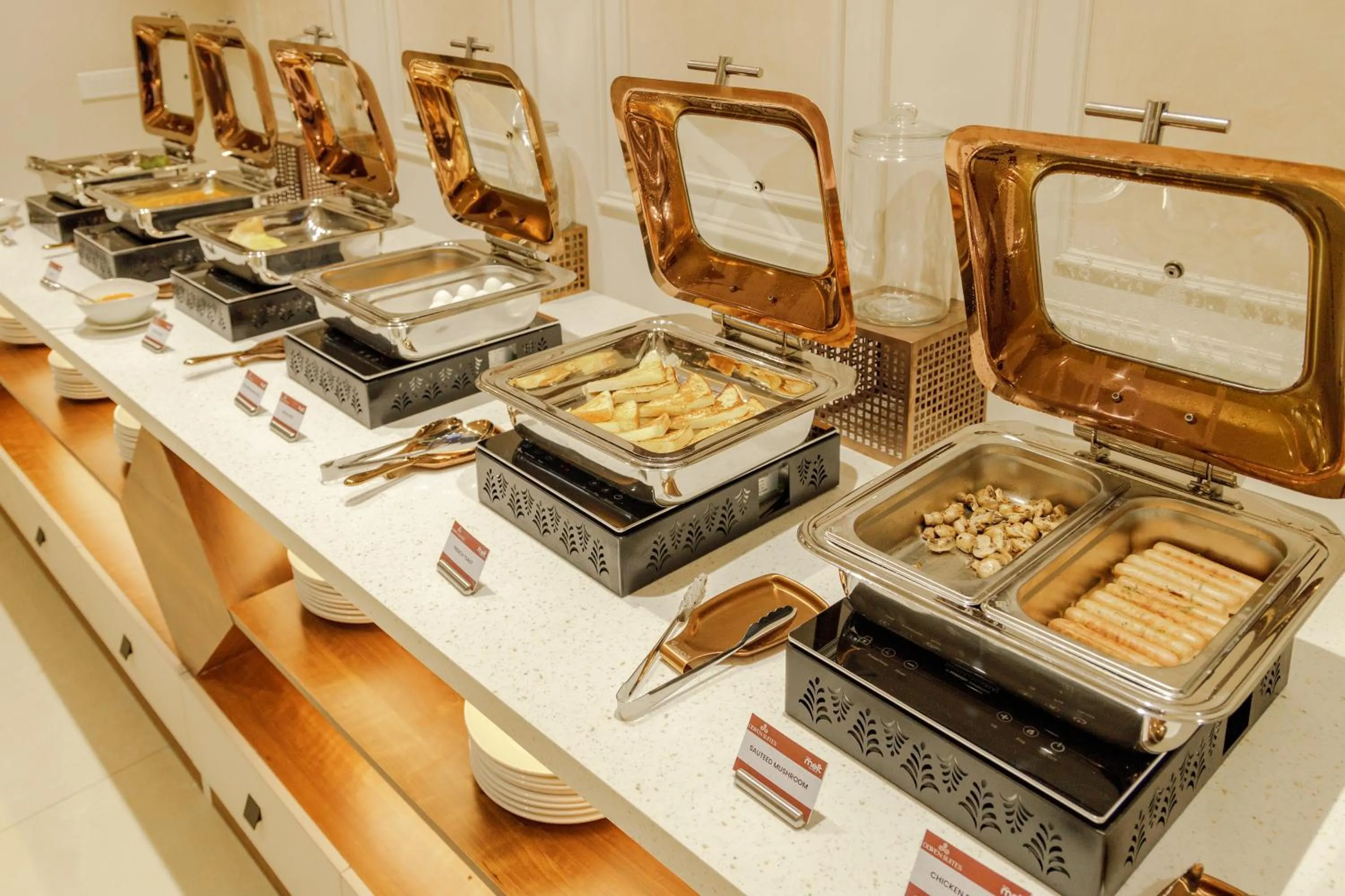 Restaurant/places to eat in Olwen Suites
