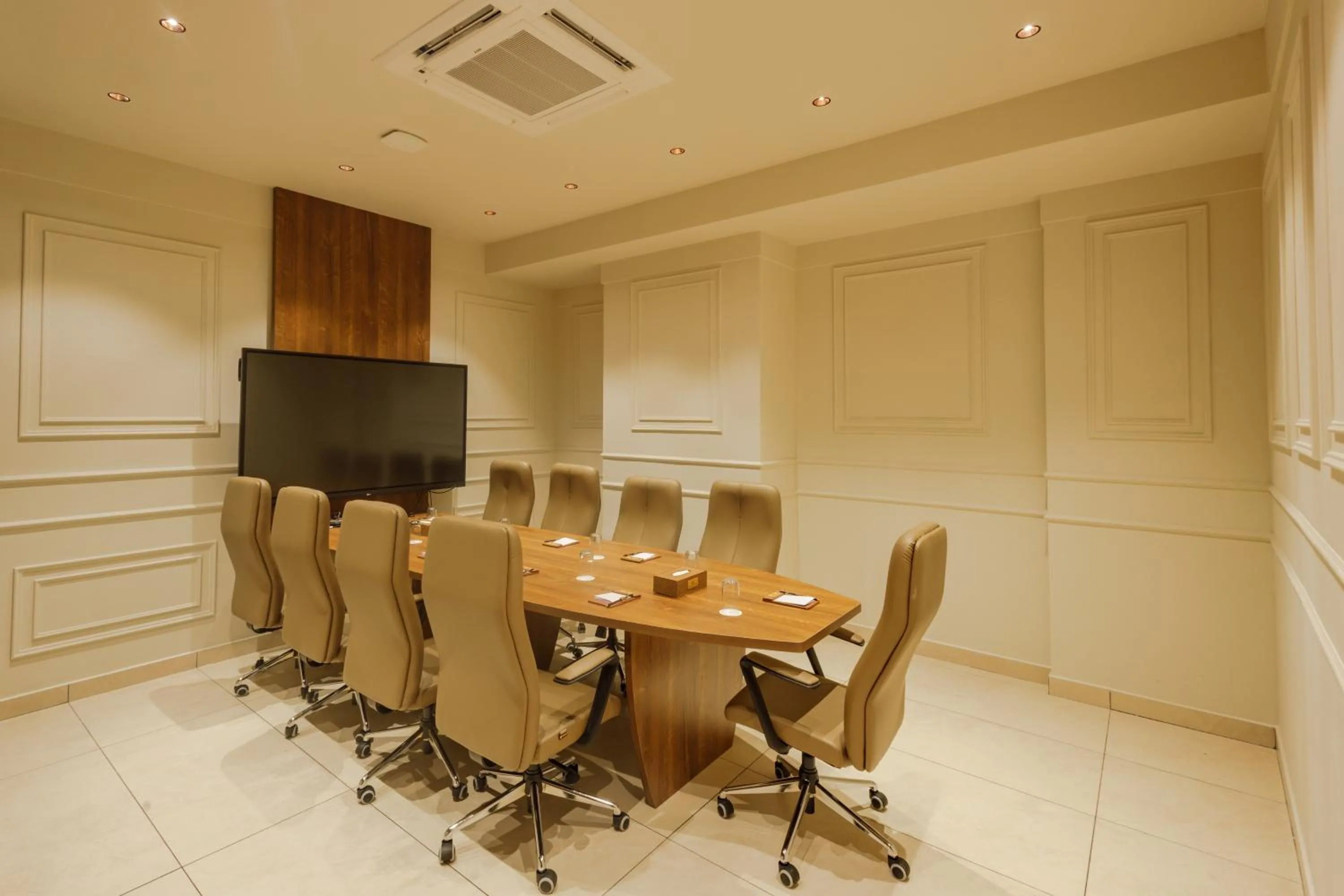 Restaurant/places to eat in Olwen Suites