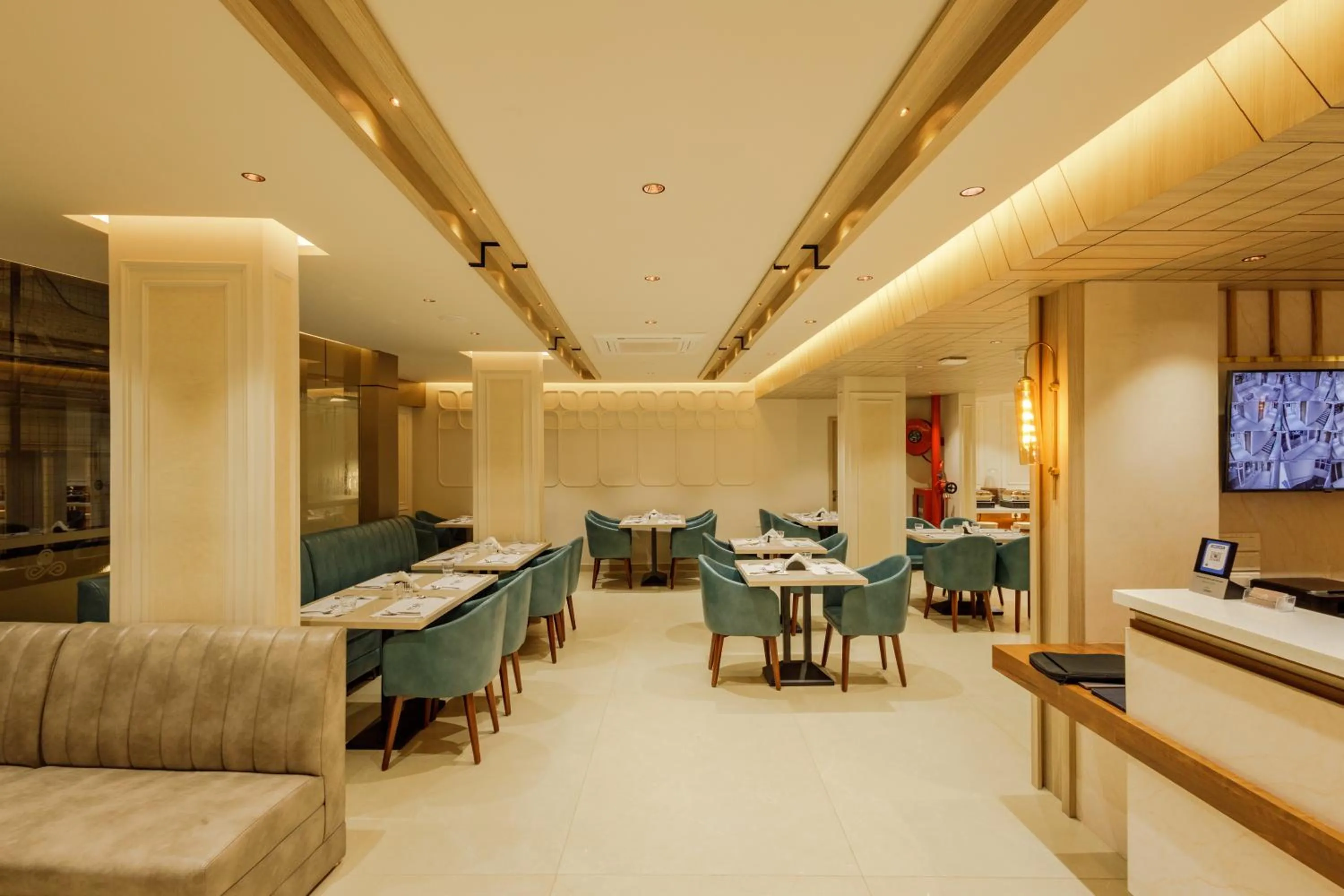 Restaurant/places to eat in Olwen Suites