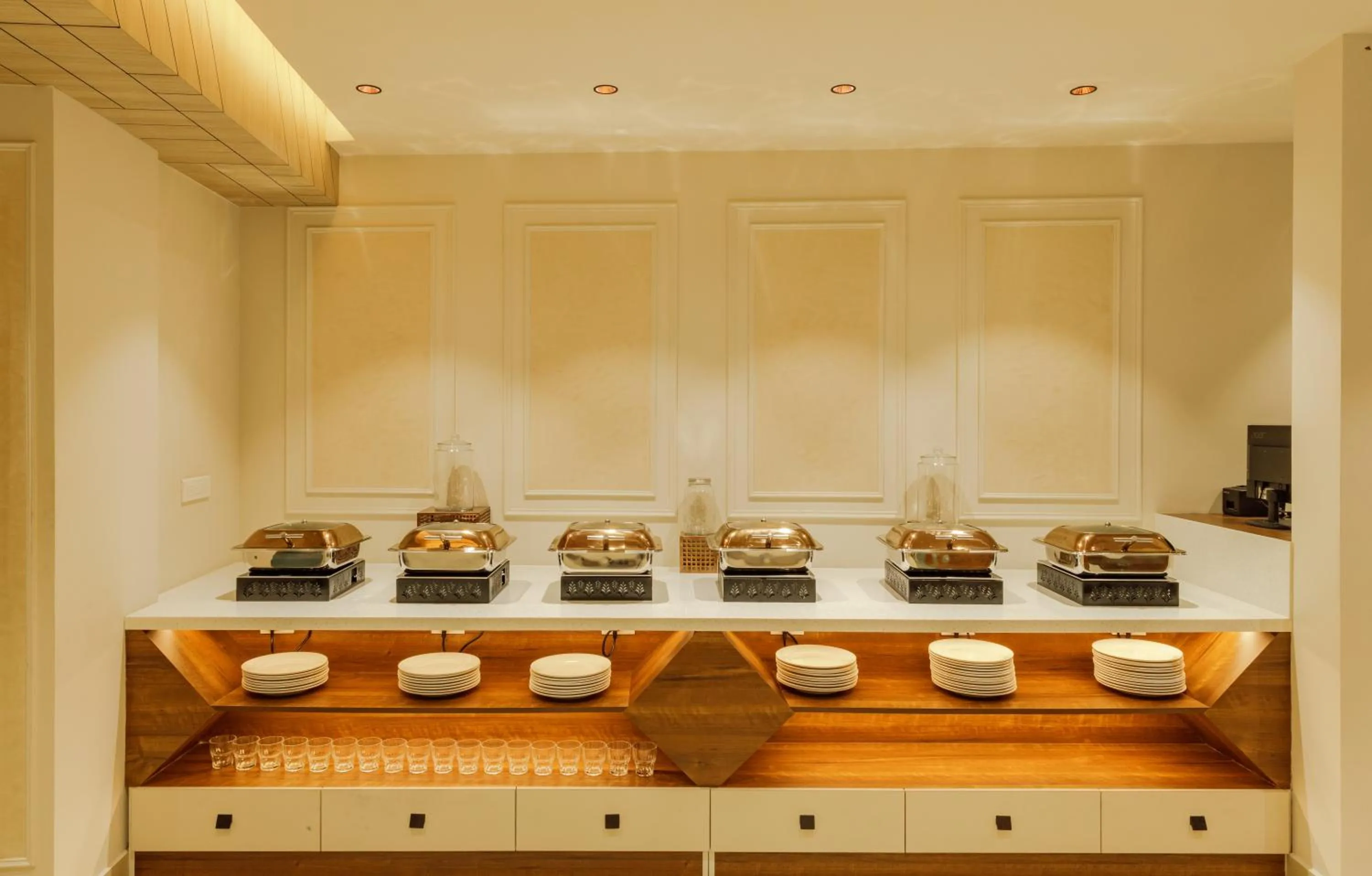 Restaurant/places to eat in Olwen Suites