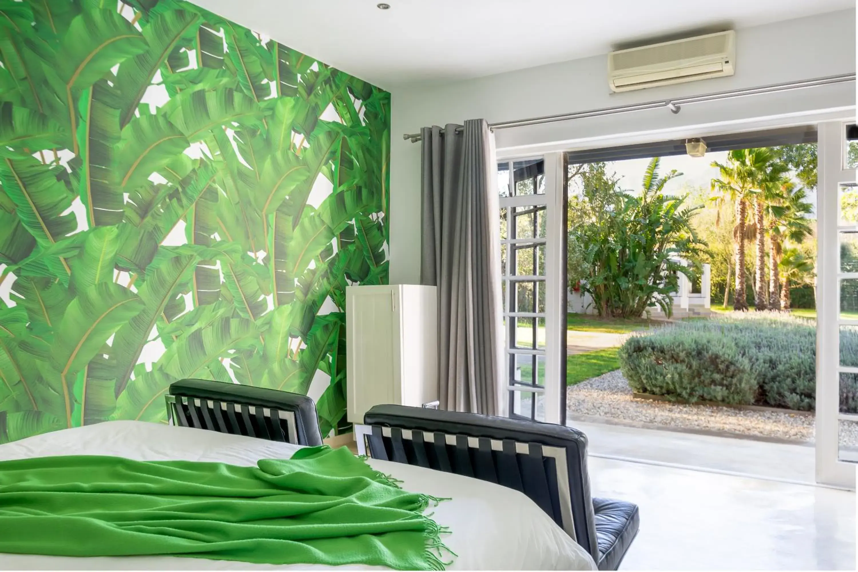 Luxury Double Room with Garden View - single occupancy in Bloomestate Swellendam Luxury Double Room with Garden View - single occupancy in Bloomestate Swellendam