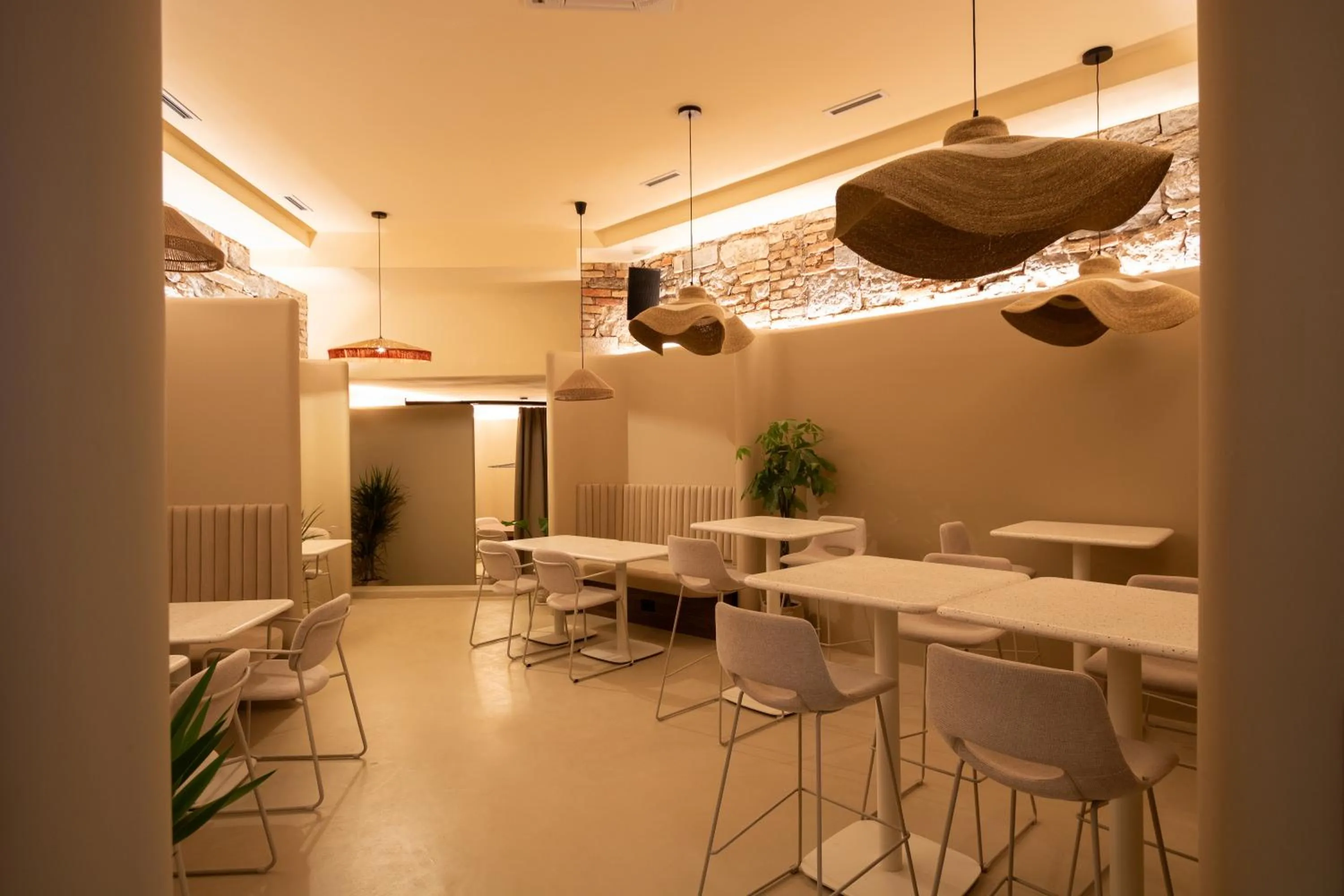 Restaurant/places to eat in Boutique Hotel OPERA