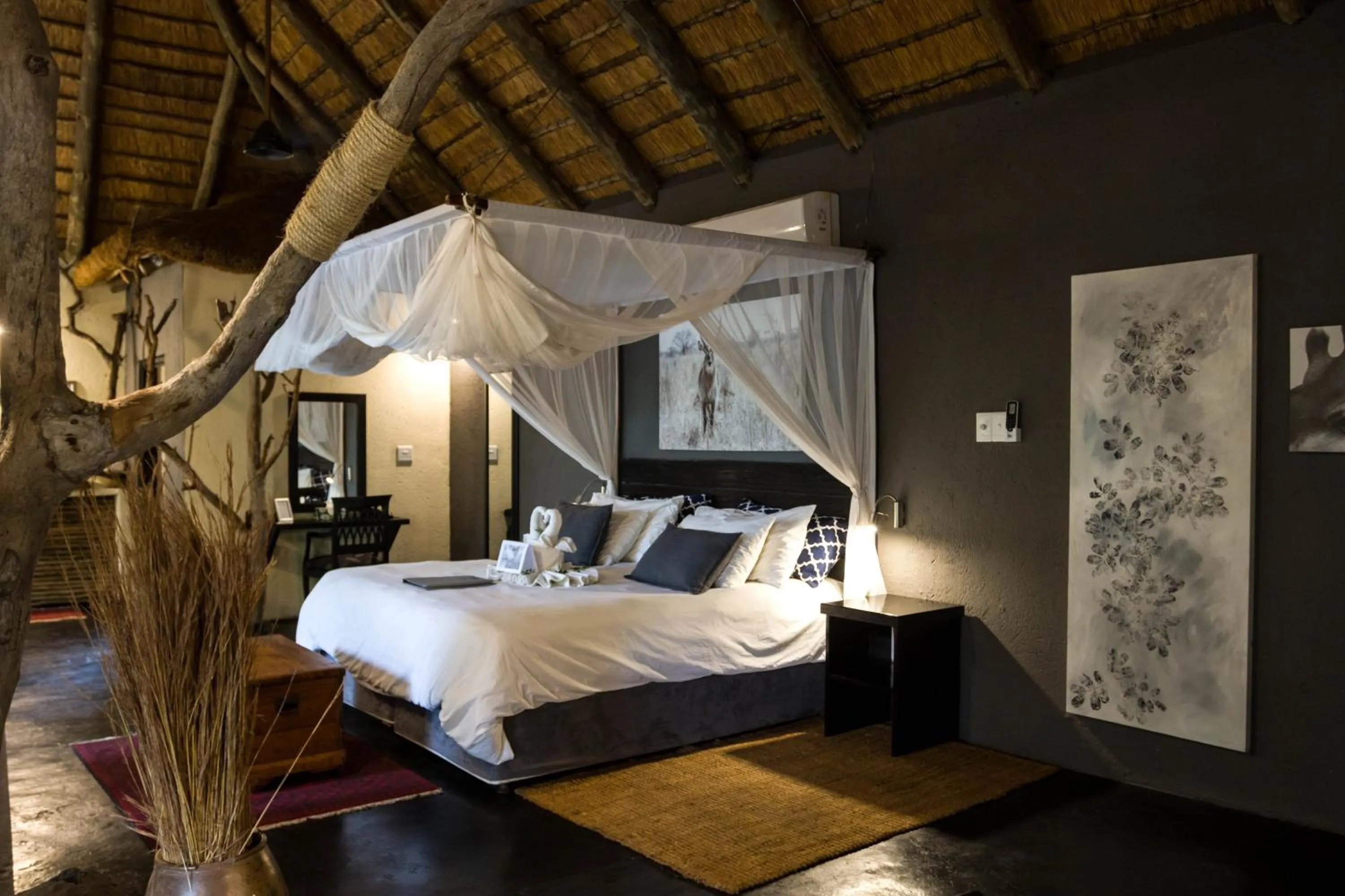 Bedroom, Bed in Ezulwini Game Lodges