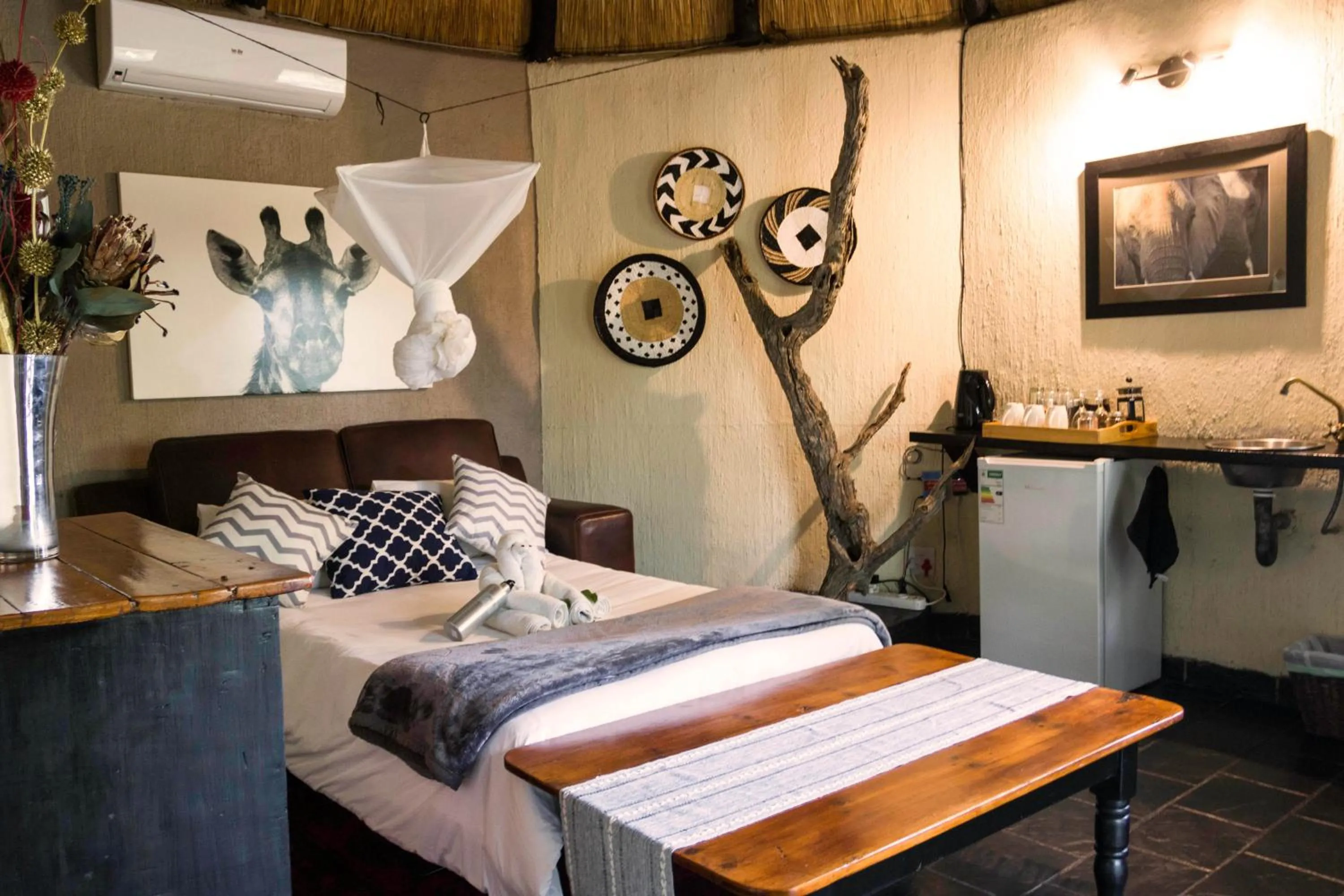 Coffee/tea facilities, Bed in Ezulwini Game Lodges