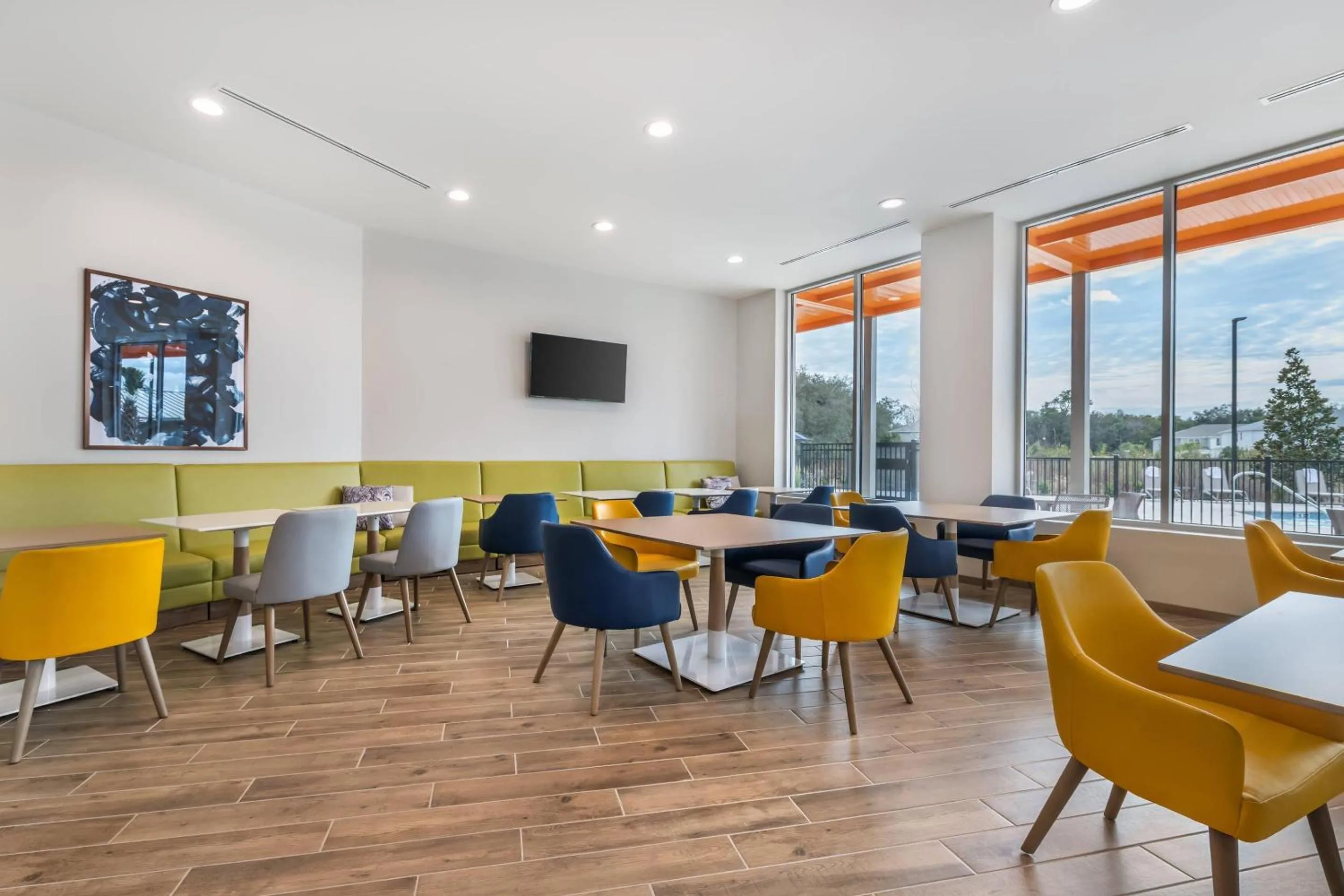 Breakfast in Comfort Inn & Suites Orlando Sanford Airport