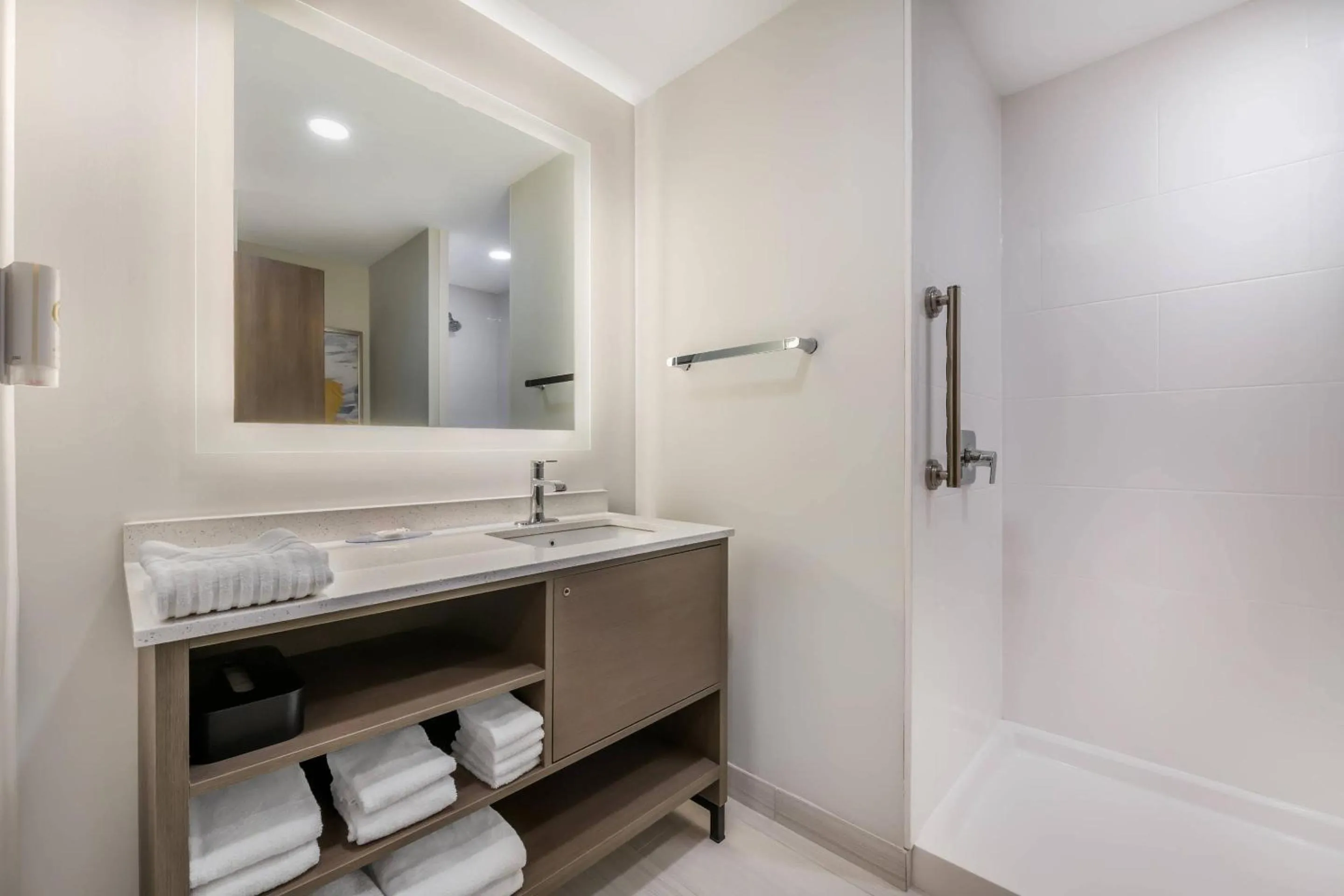 Bedroom in Comfort Inn & Suites Orlando Sanford Airport
