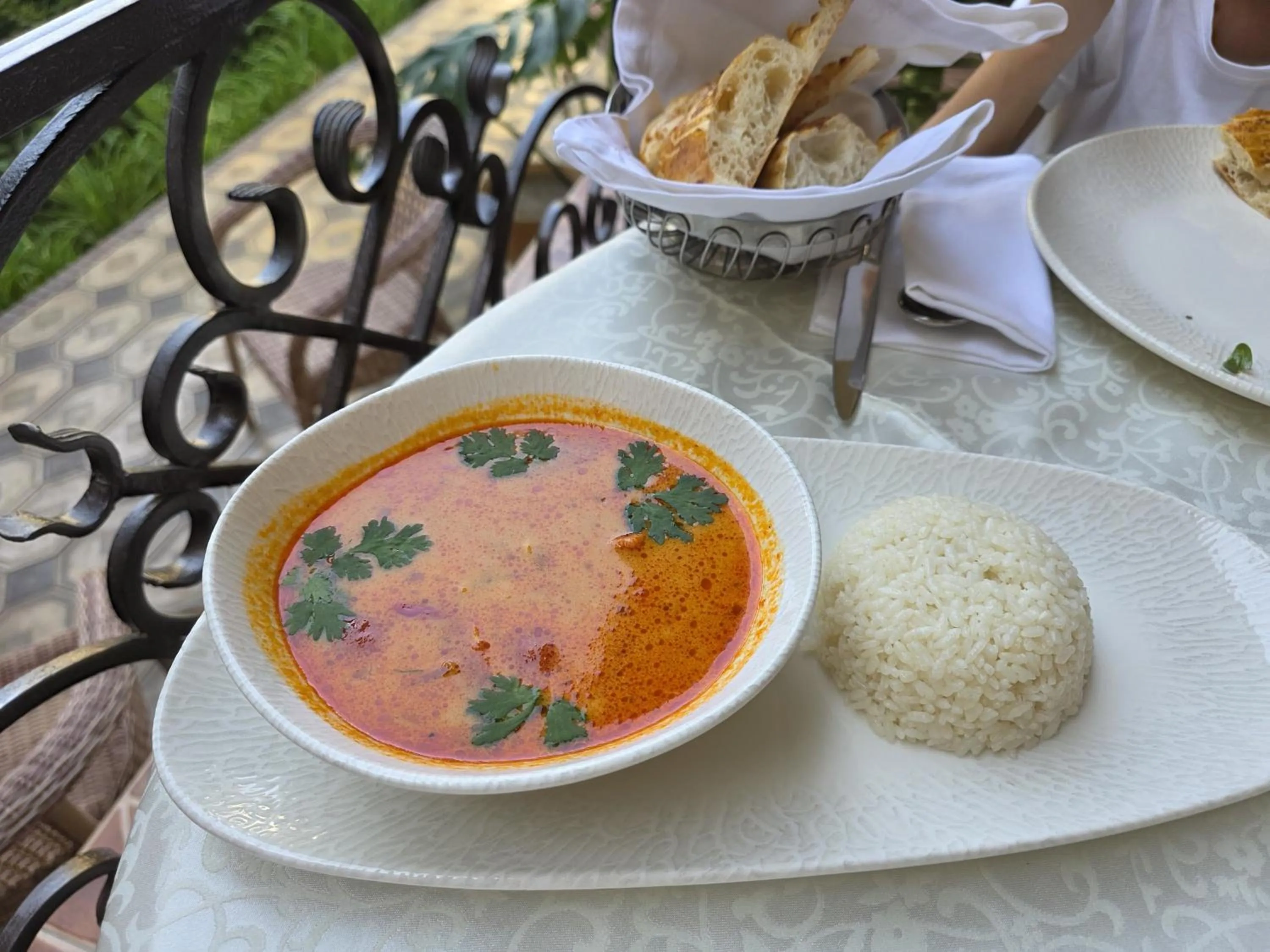 Restaurant/places to eat in L'Argamak