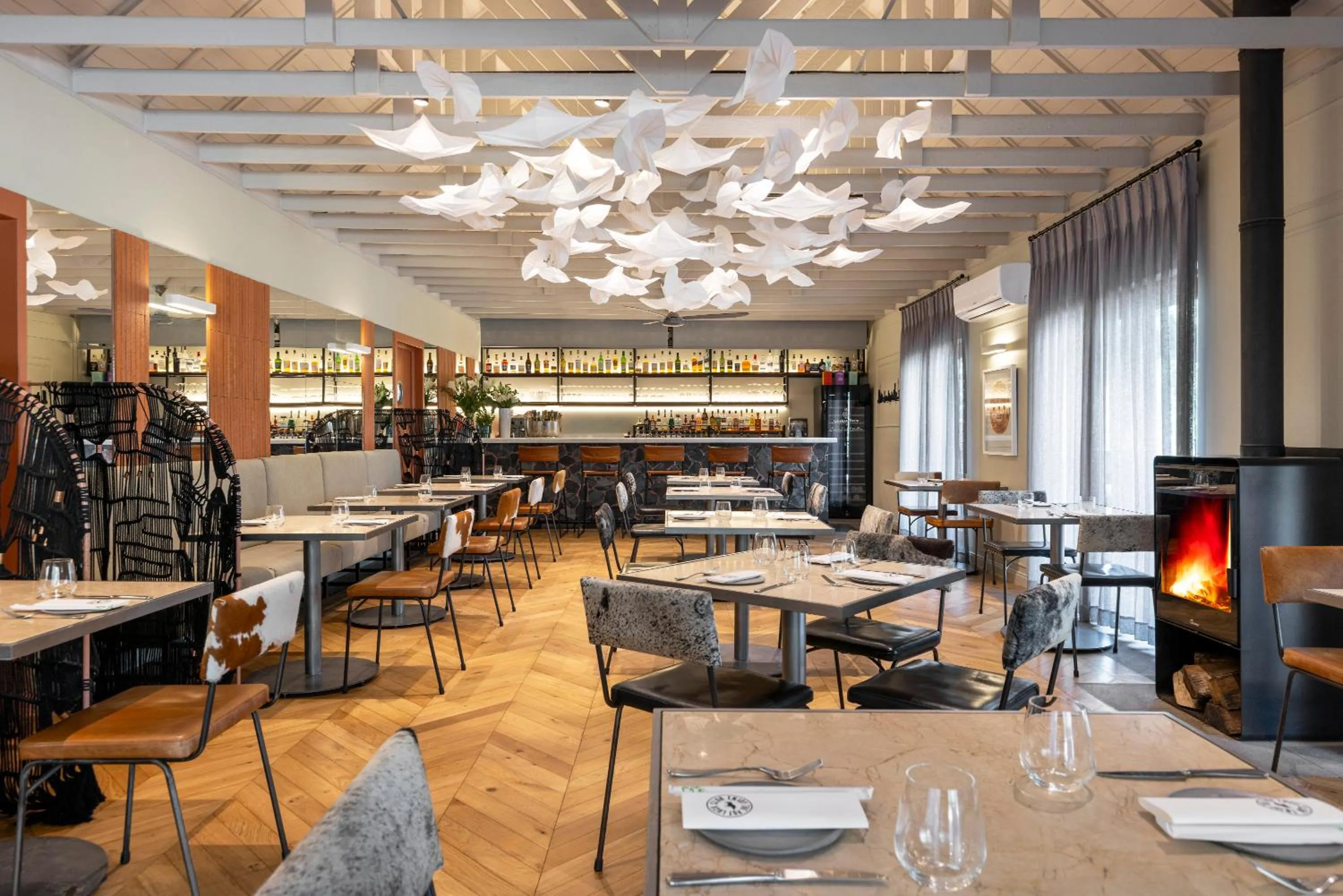 Restaurant/places to eat in The Peech Hotel