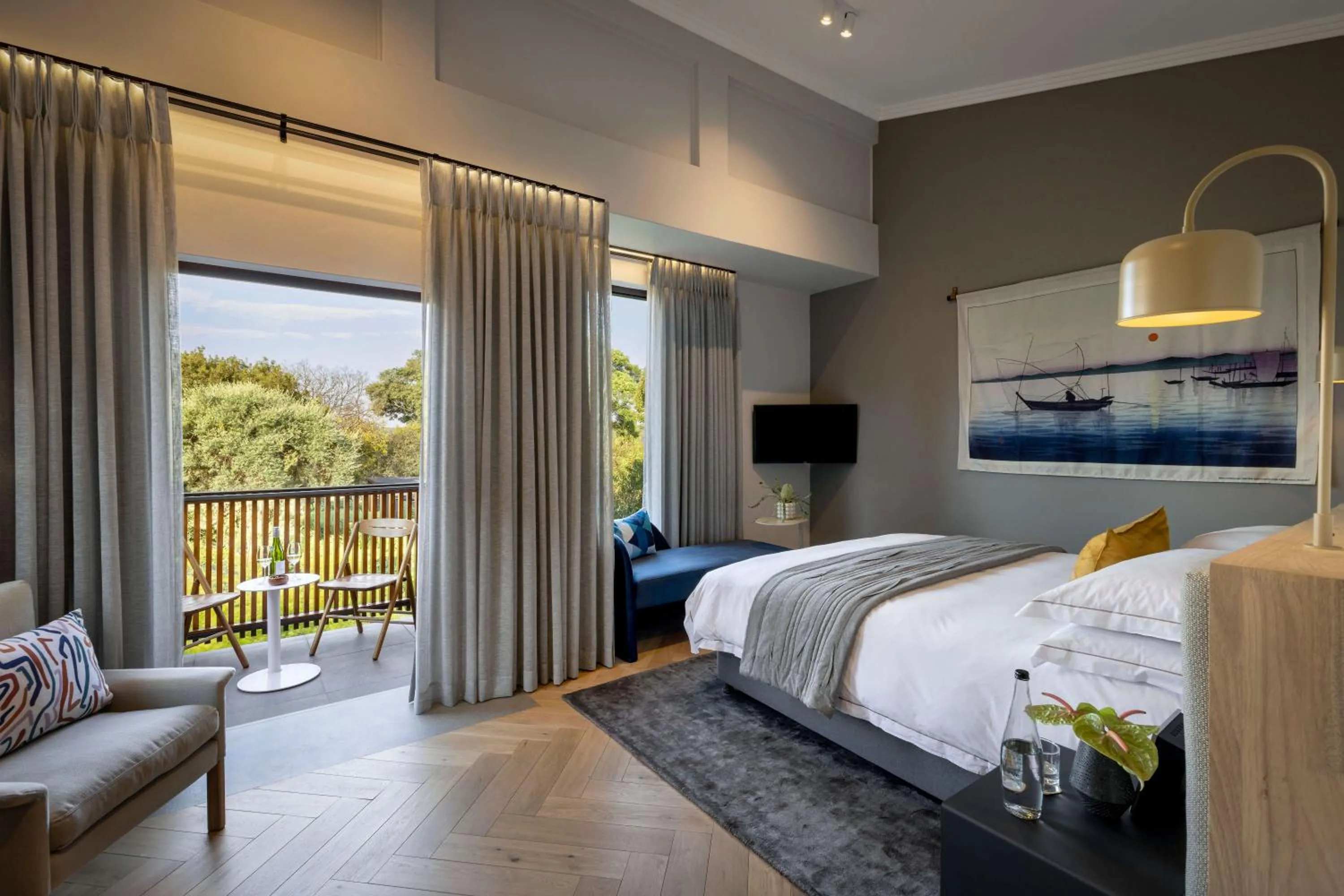 Patio, Bed in The Peech Hotel