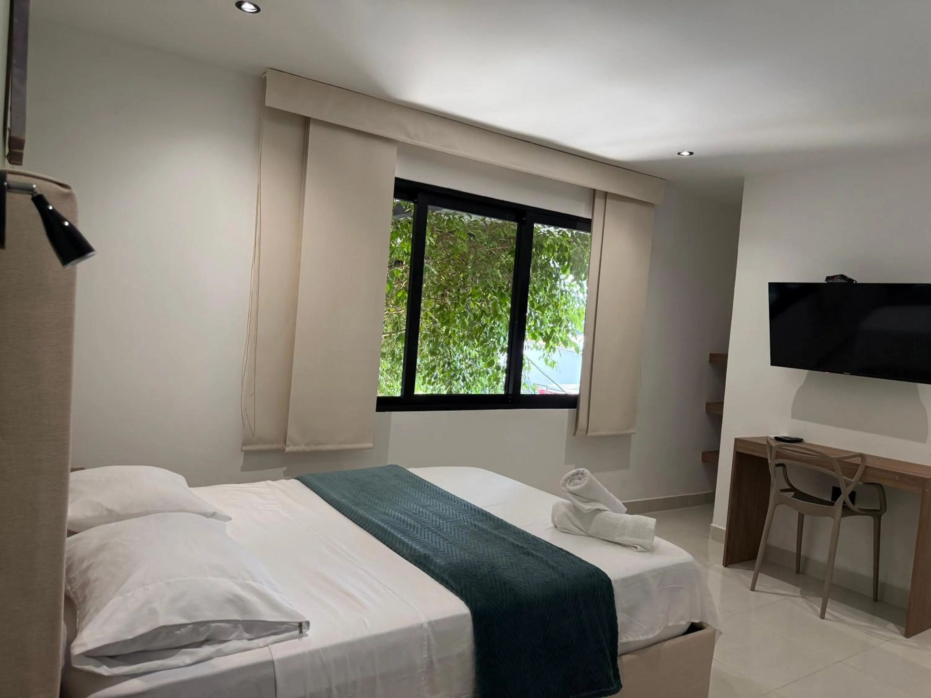Communal lounge/ TV room, Bed in Arcadia Hotel