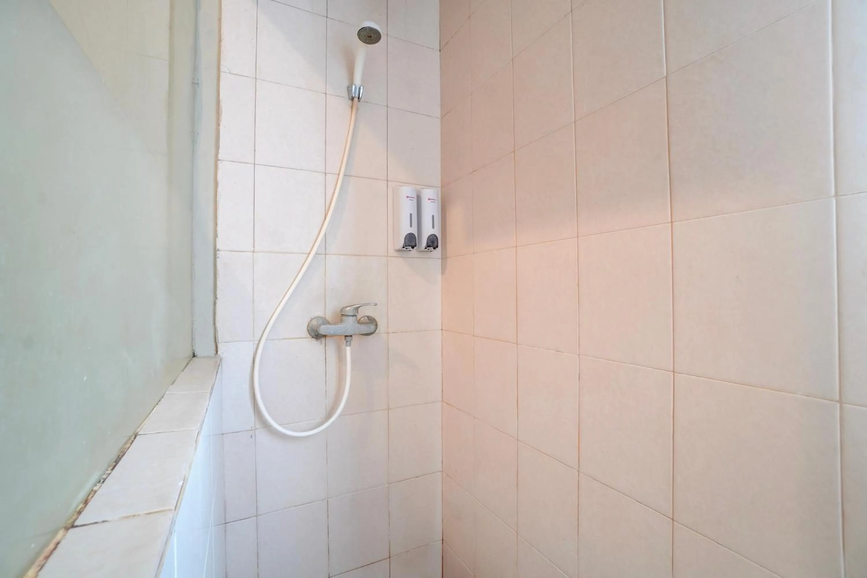 Bathroom in Hotel O near Monas formerly Pondokan Kota Jakarta