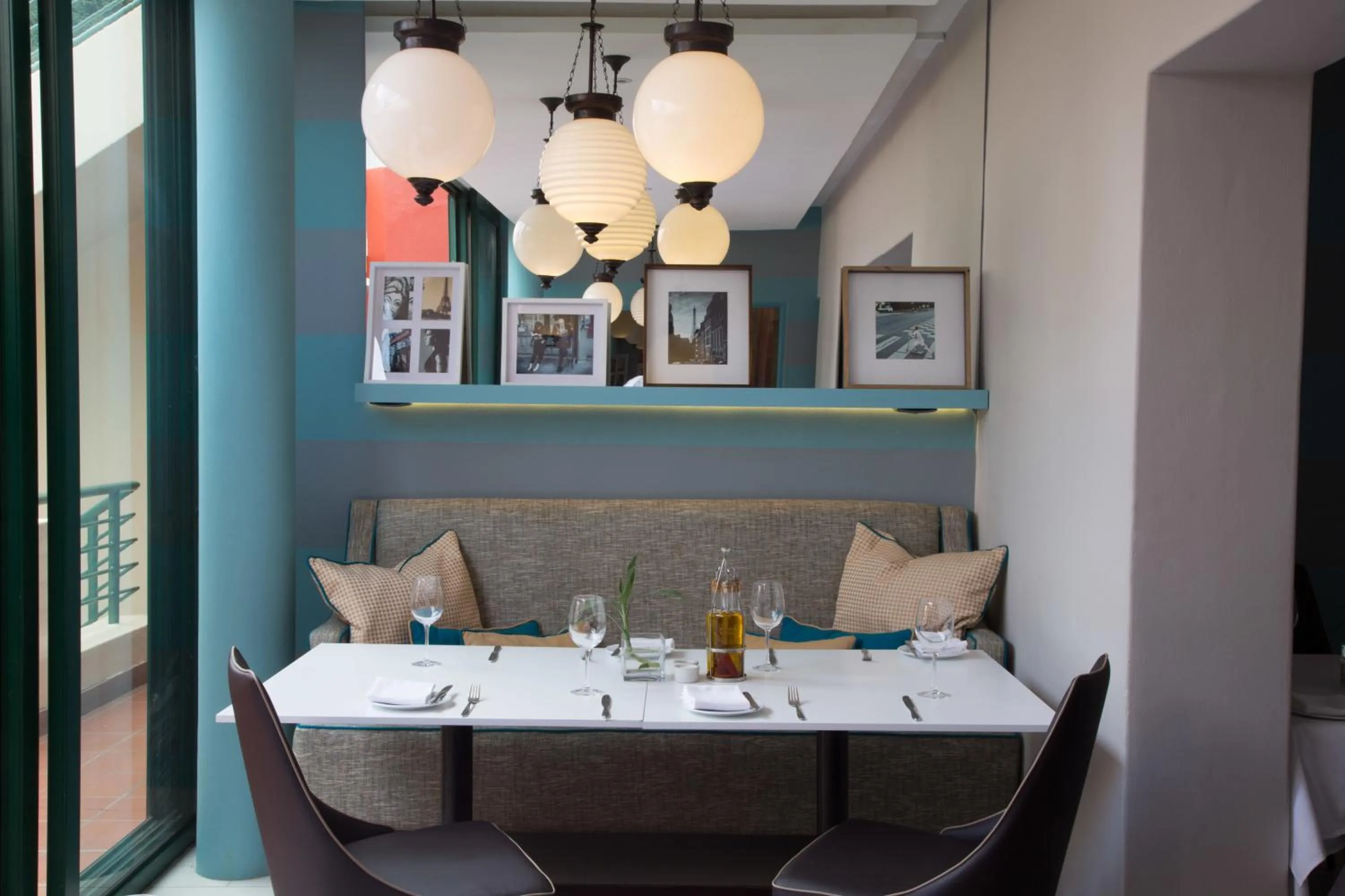 Restaurant/places to eat in Ten Bompas Hotel