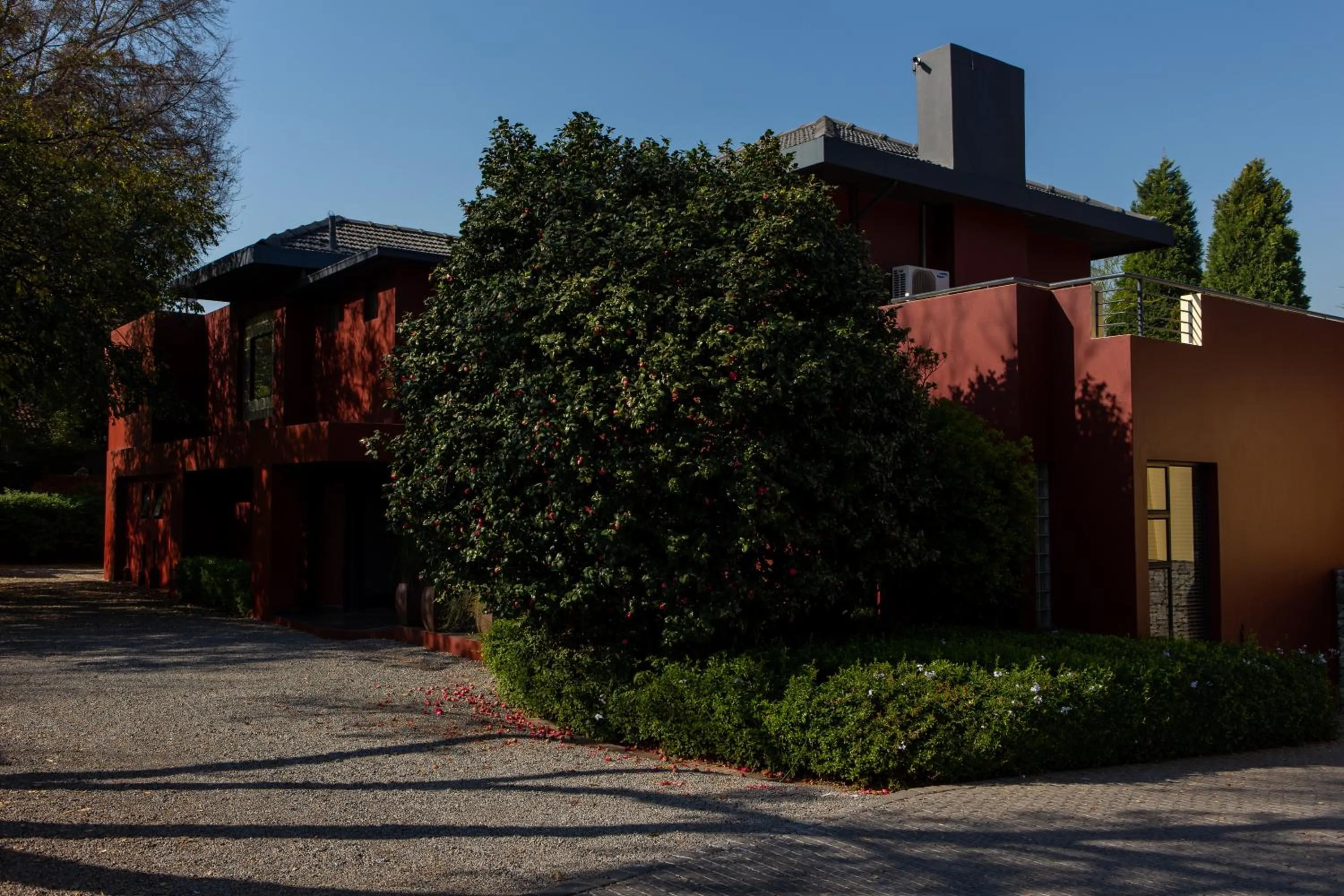 Facade/entrance in Ten Bompas Hotel
