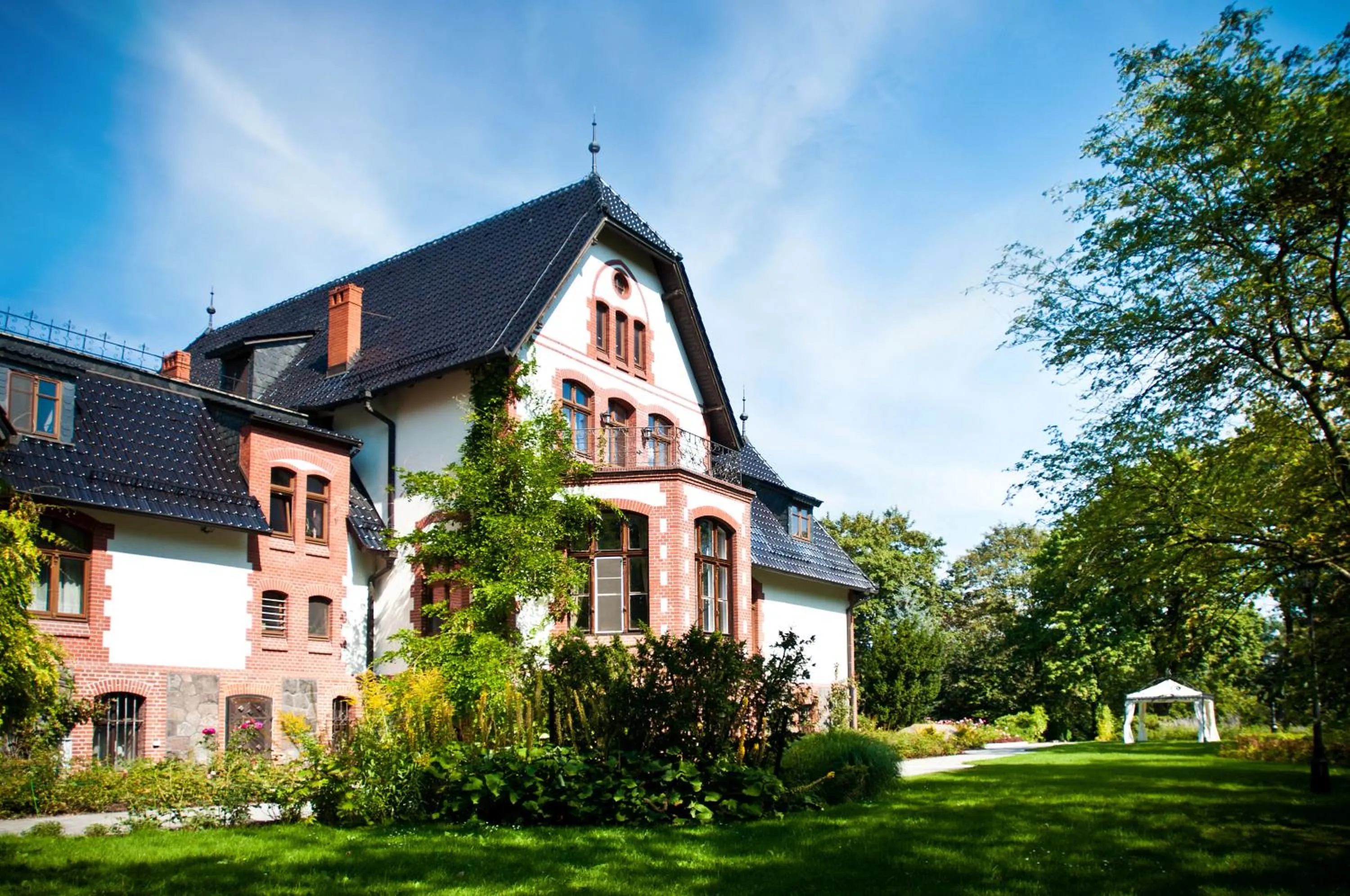 Property building in Hotel Pałac Poledno