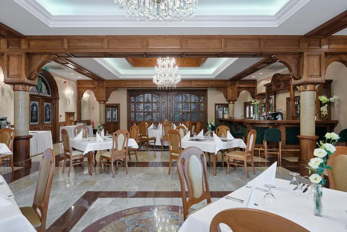 Restaurant/places to eat in Hotel Pałac Poledno Restaurant/places to eat in Hotel Pałac Poledno