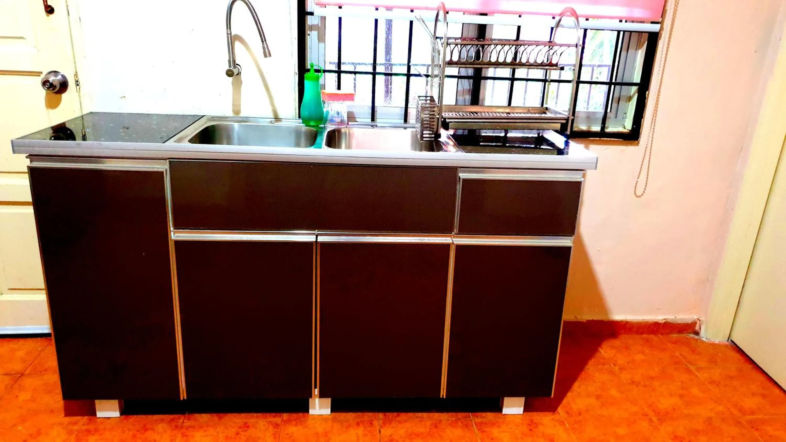 Kitchen or kitchenette in Pemandangan Indah Guest House - Look Out Point Villa-